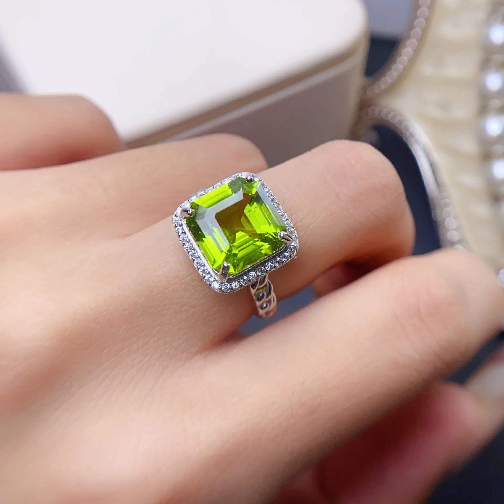 

S925 Sterling Silver Natural Peridot Ring - Center Stone 11*11mm with Authentication Certificate