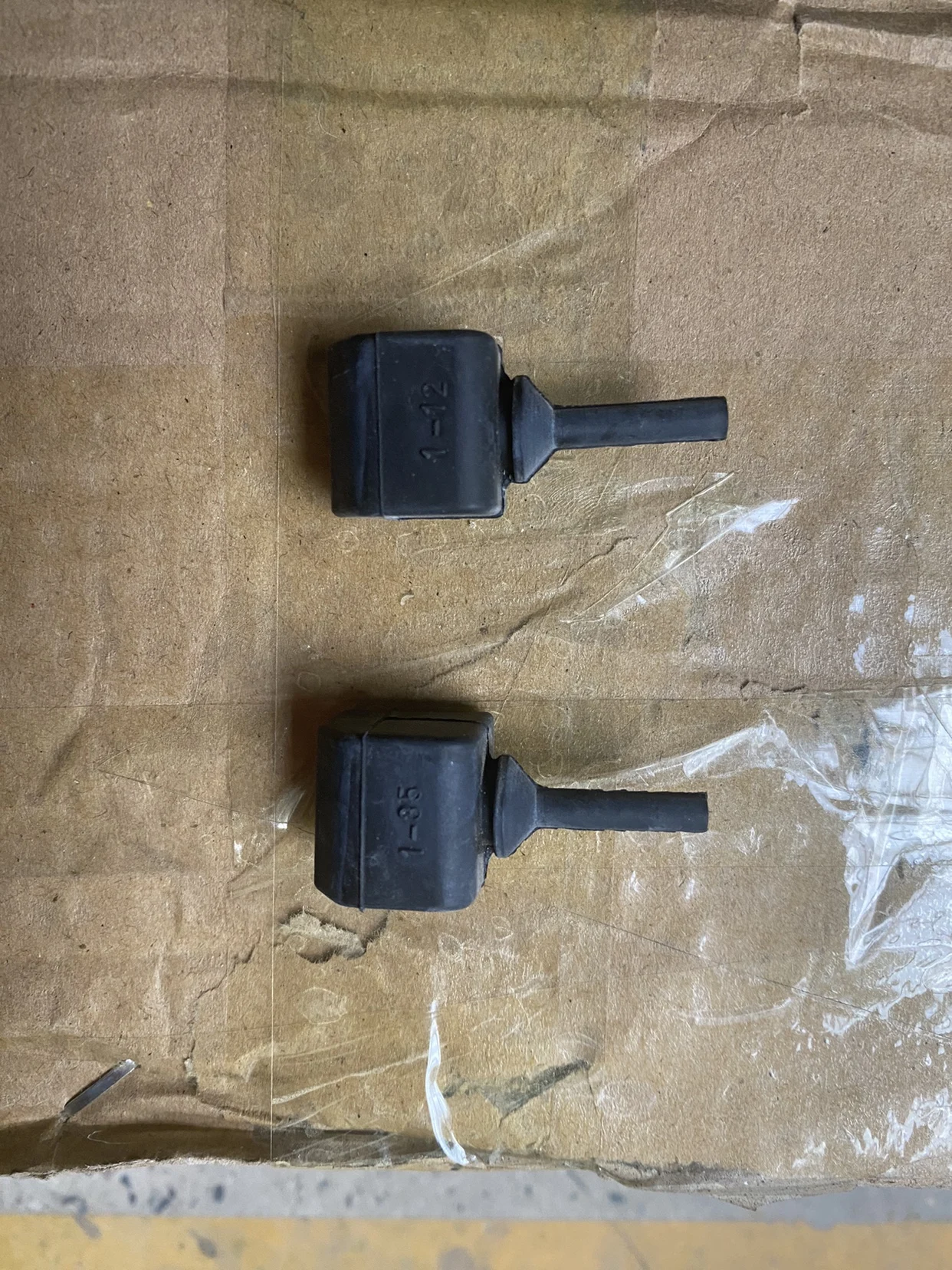 

2pcs For Nissan Navara Ruiqi Pickup Truck Rear Tailgate Rubber Buffer Block Tailgate Rubber Buffer Pad