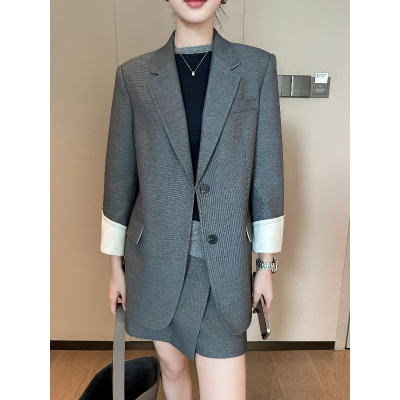 グレーのゆったりとしたカジュアルでスタイリッシュな女性用ブレザー、長袖、ブレスト、ゆったりとした襟、オフィスレディー、多用途、女性用ジャケット、秋