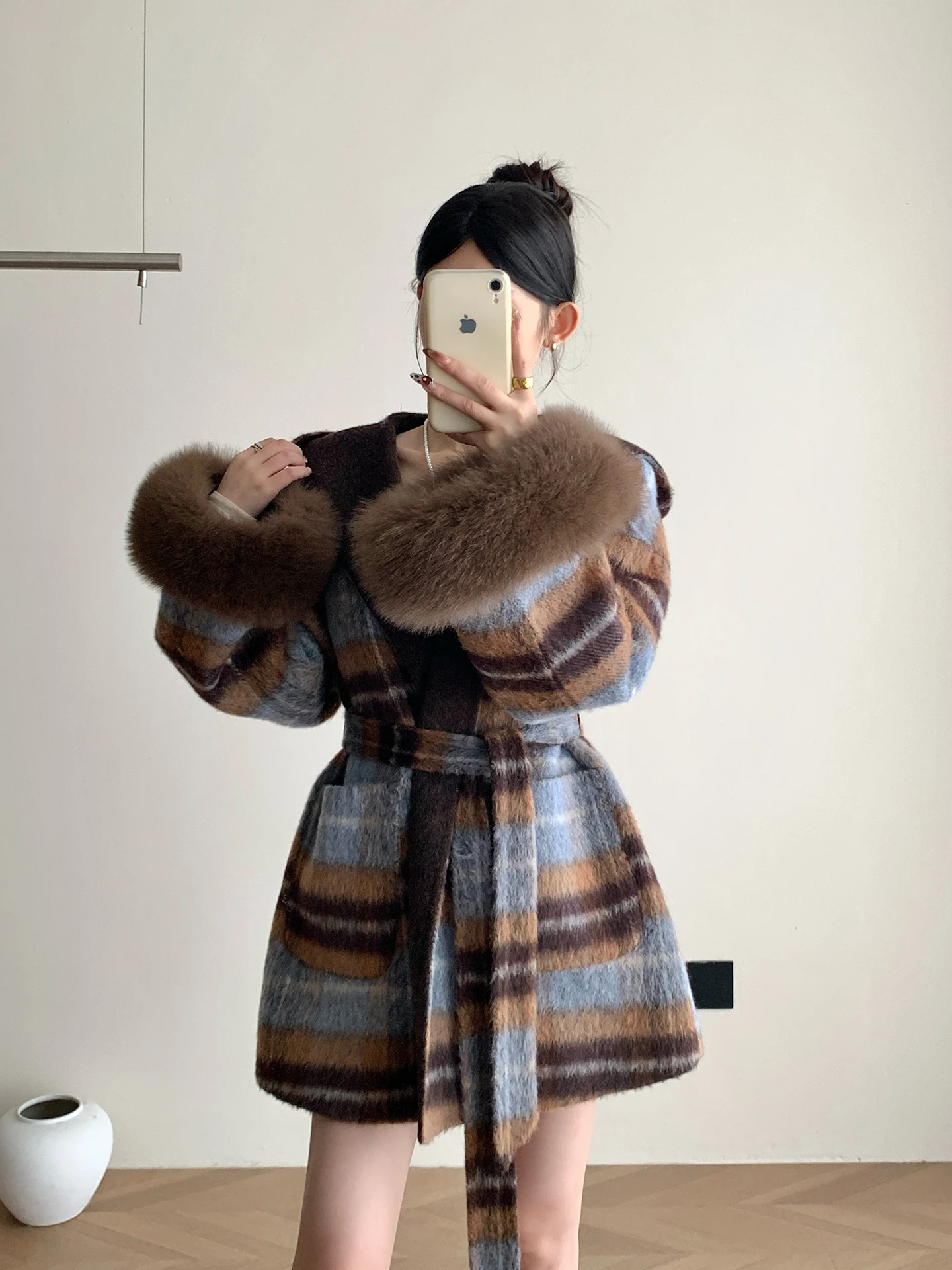 

Двустороннее шерстяное пальто в клетку с капюшоном, осень-зима 2025, новинка, винтажный стиль, меховая куртка, женское, средней длины, утепленное шерстяное...