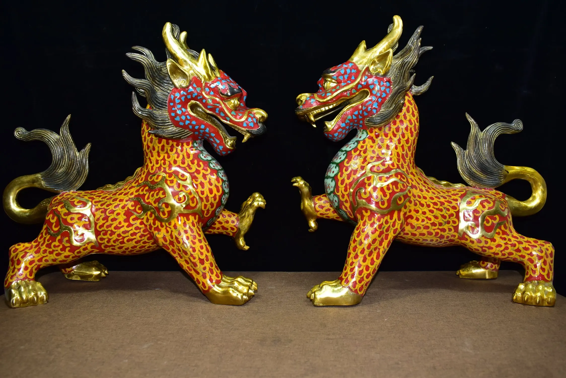 19Tibet Temple Collection Old Bronze Cloisonne Enamel Kylin Unicorn Dragon Head Divine Beast A pair Amass wealth Town house