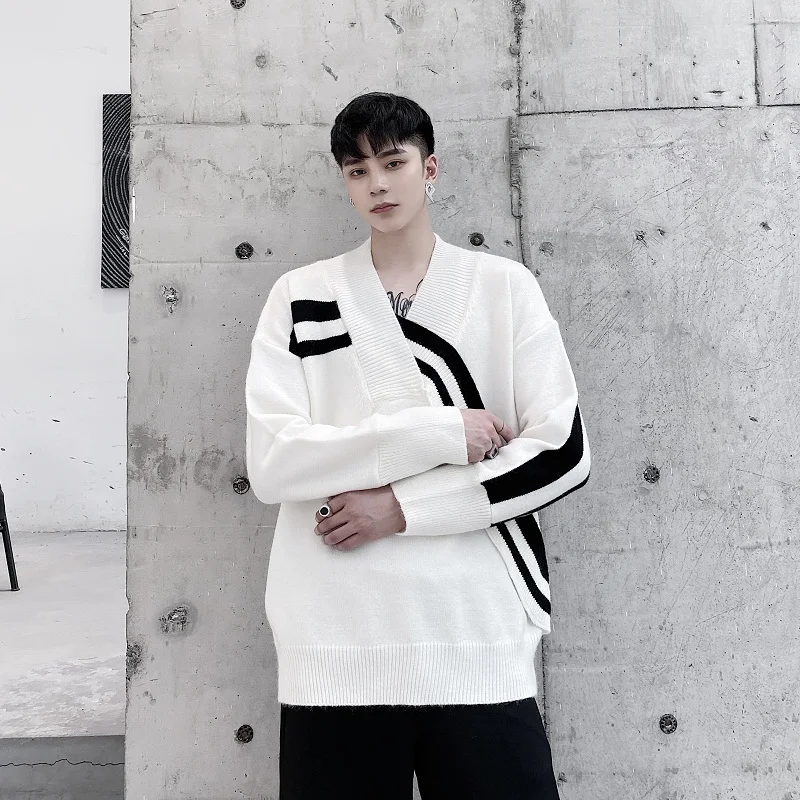 

Мужской повседневный свободный вязаный свитер с V-образным вырезом, в полоску, асимметричный, в корейском стиле, из полиэстера, с длинными рукавами