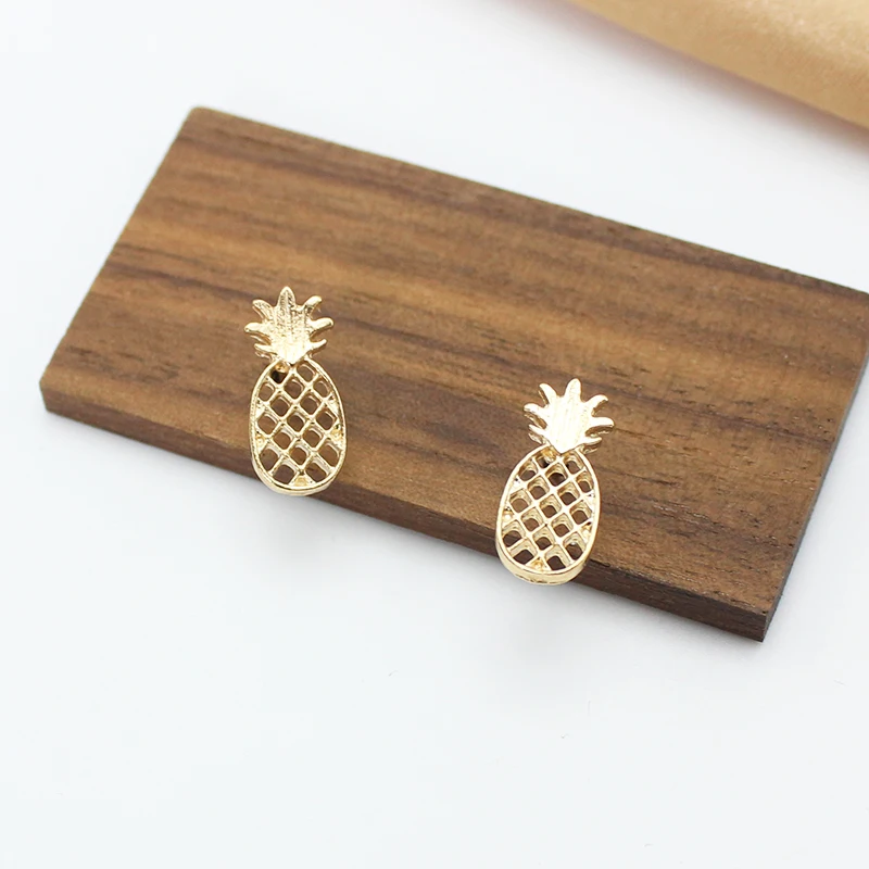 جديد الذهب اللون الجوف الأناناس الفاكهة قرط الاذن المرصع للنساء مزاجه بسيط الهندسة مجوهرات Brincos هدية الكريسماس