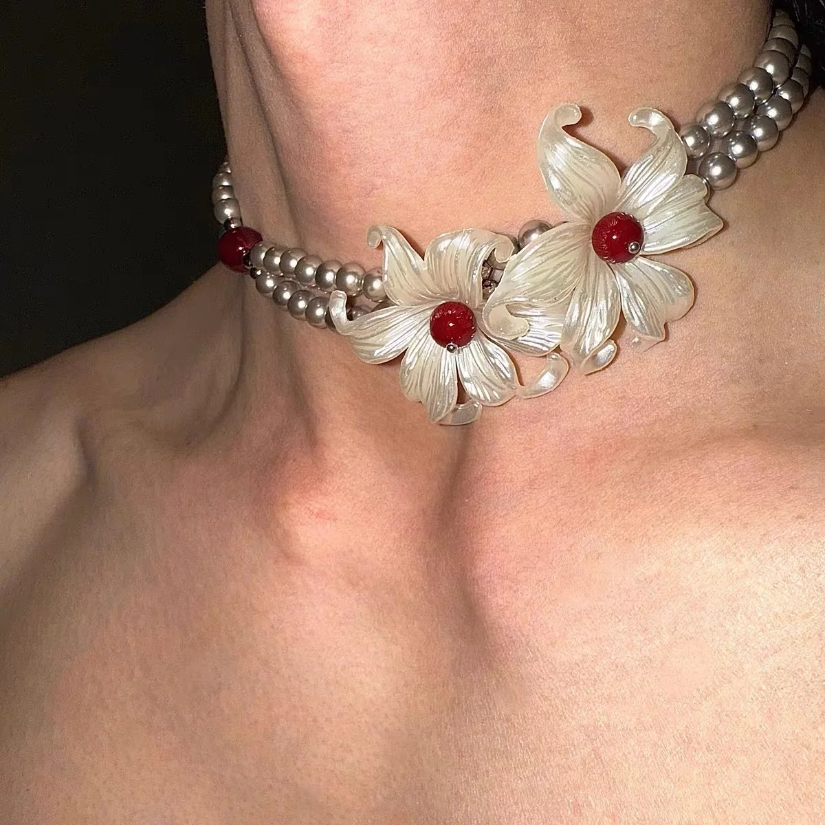 

Vintage Handmade Iris Flower Necklace for Women Silver Color Layer Pearl Beaded Oversized Resin Floral Choker Jewelry Gifts