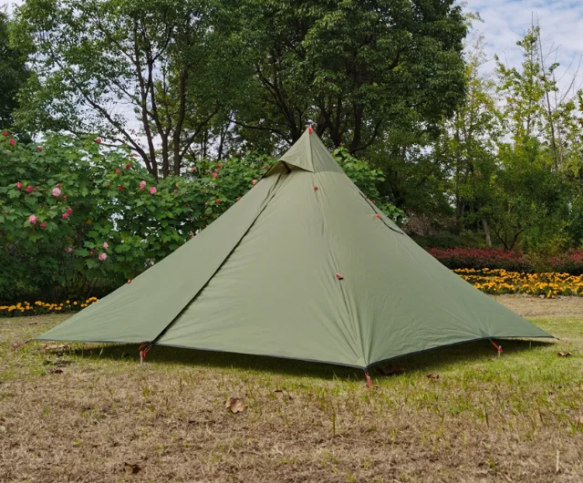 Tenda piramida portabel luar ruangan tenda Teepee Kemah tenda Tipi tahan air dengan lubang cerobong asap