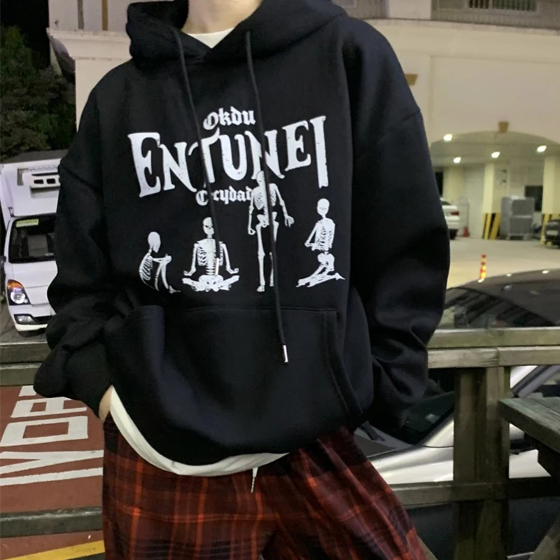 الأمريكية الرجعية رسالة الجمجمة طباعة مقنعين المرأة البلوز الشتاء المخملية فضفاضة موضة الهيب هوب المعتاد البلوز البلوز