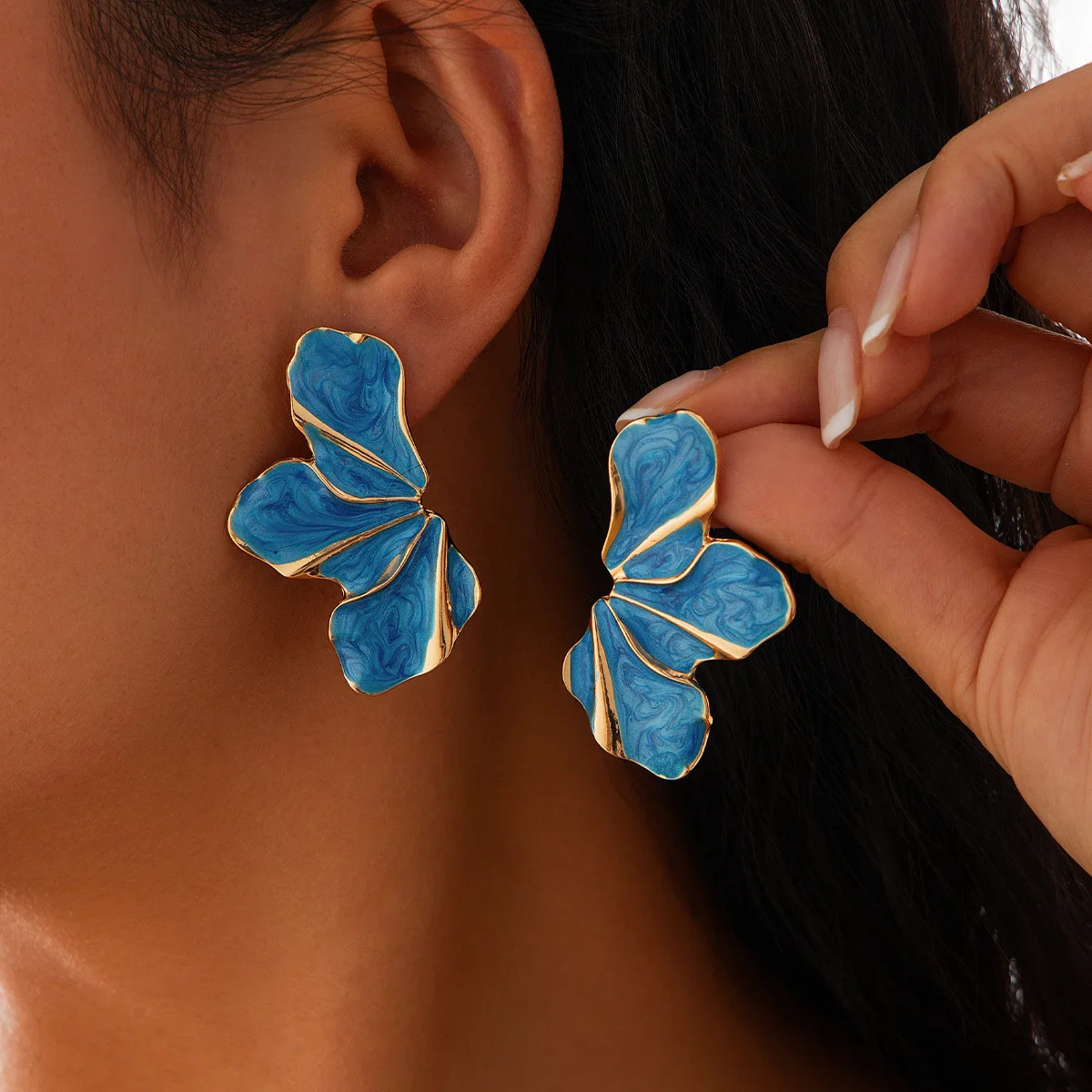 Retro oil dripping colored petal earrings for women with a niche design sense, personalized simplicity, and versatile earrings