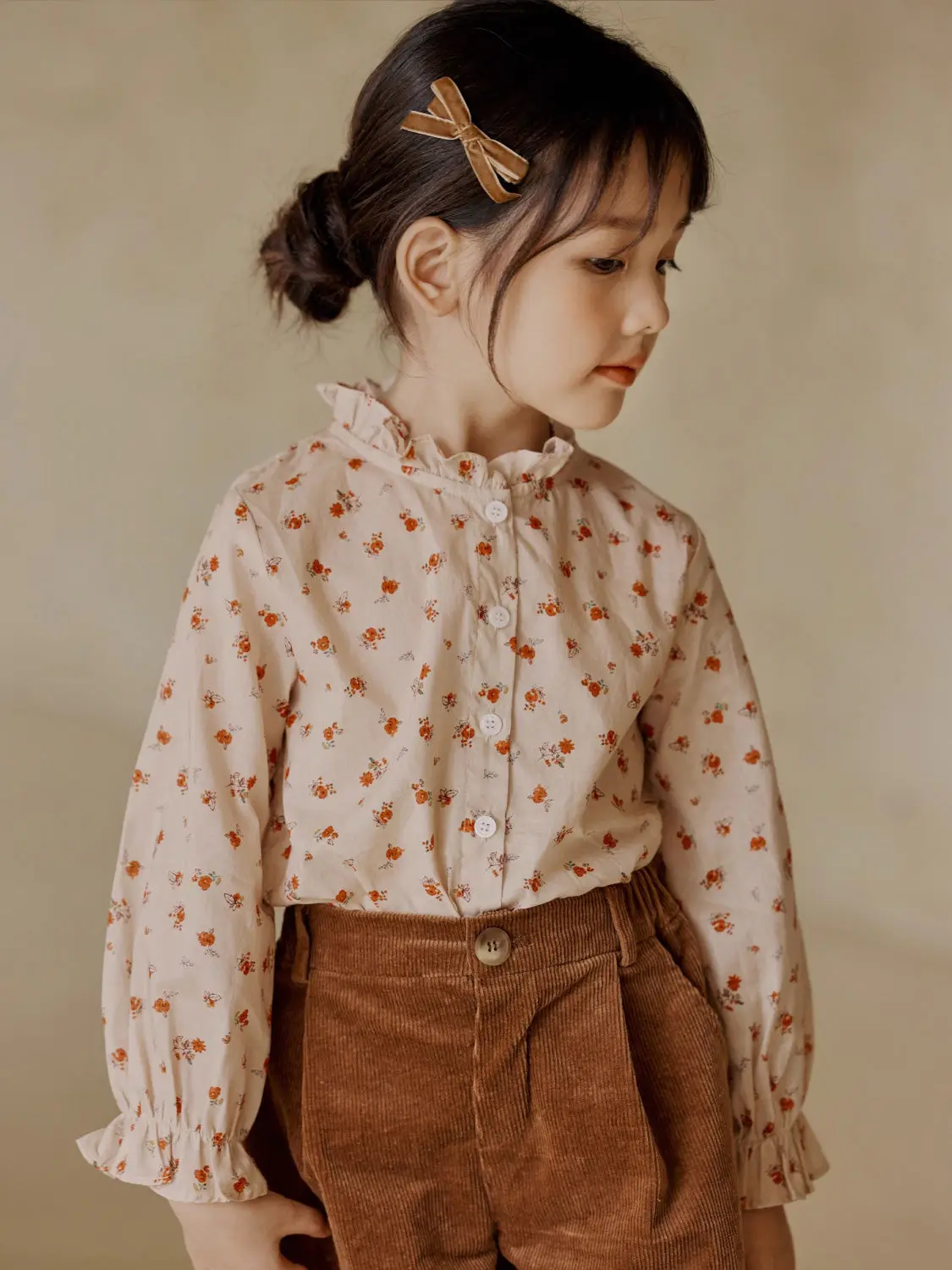 Girls' Suit 2024 Spring and Autumn New Children's Lace Collar Floral Shirt Retro Corduroy Shorts Two-piece Set