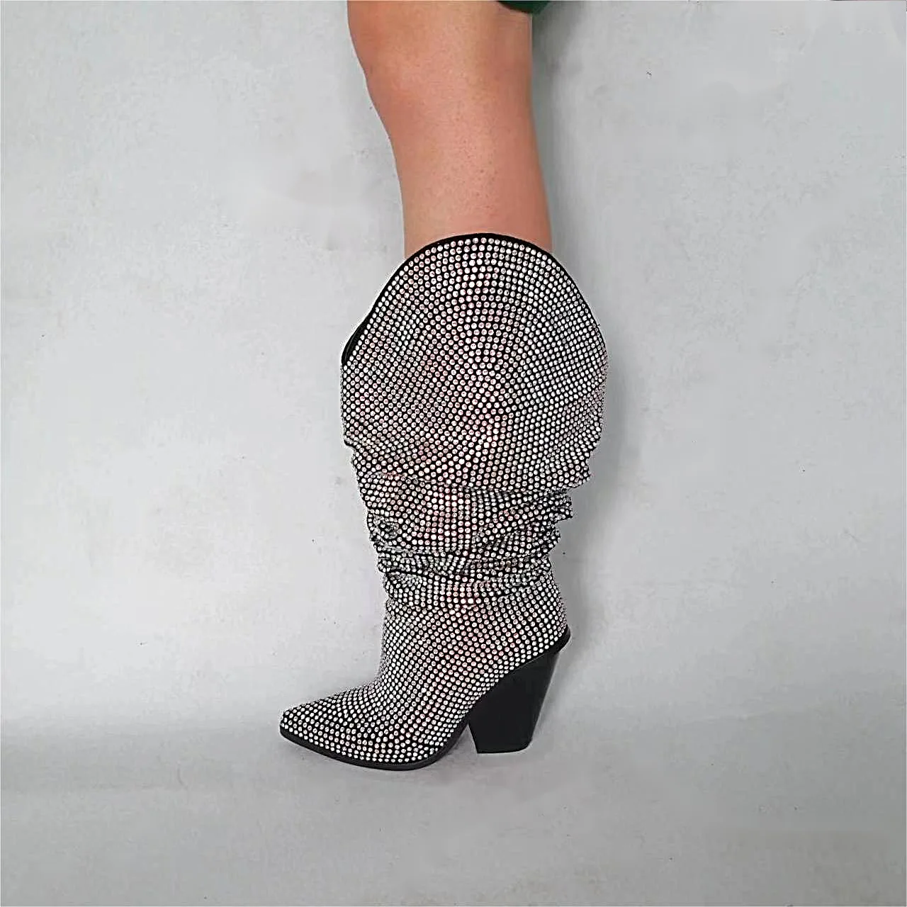 

2024 European and American fashion personality slope heel hot diamond full size pleated pointed women's pile up boot sleeve