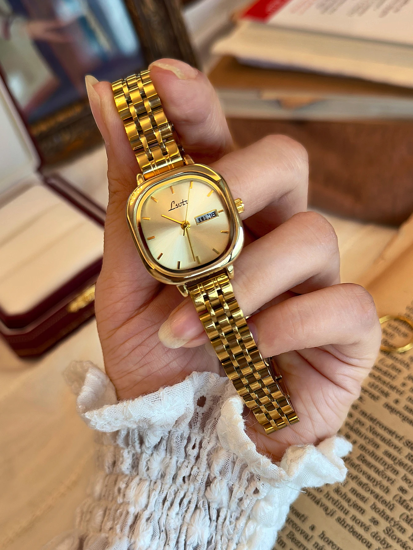 Vintage Gold-Tone Women\'s Watch Invicta Vintage Women main image 2