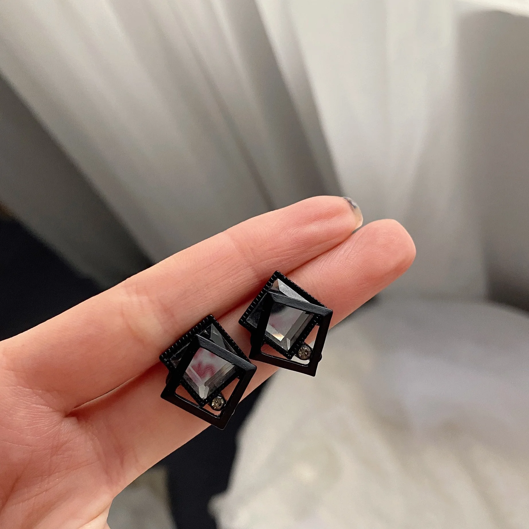 S92 Needle Chilly Hollow Rhombus Square Geometric Earrings Temperament Korean Resin Black Stone Stud Earrings for Women Party