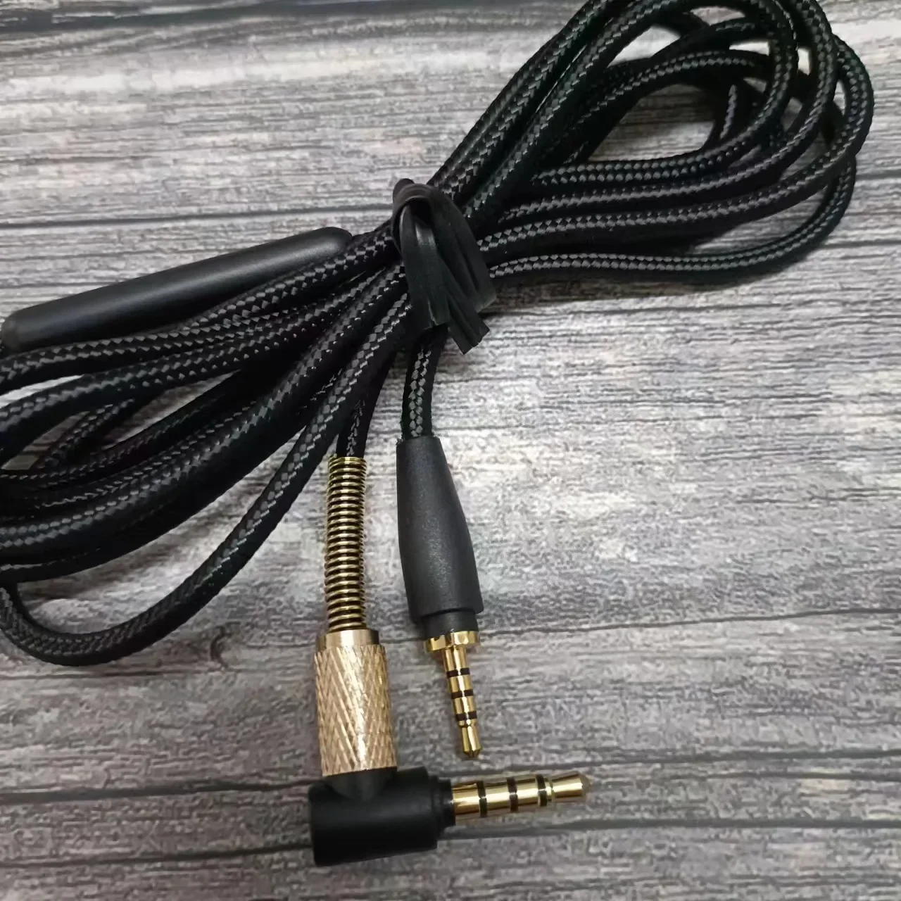 

Plug and Play High quality audio cable For Sennheiser Urbanite Headset 3.5mm to 2.5mm plug with microphone braided wire ，2.22