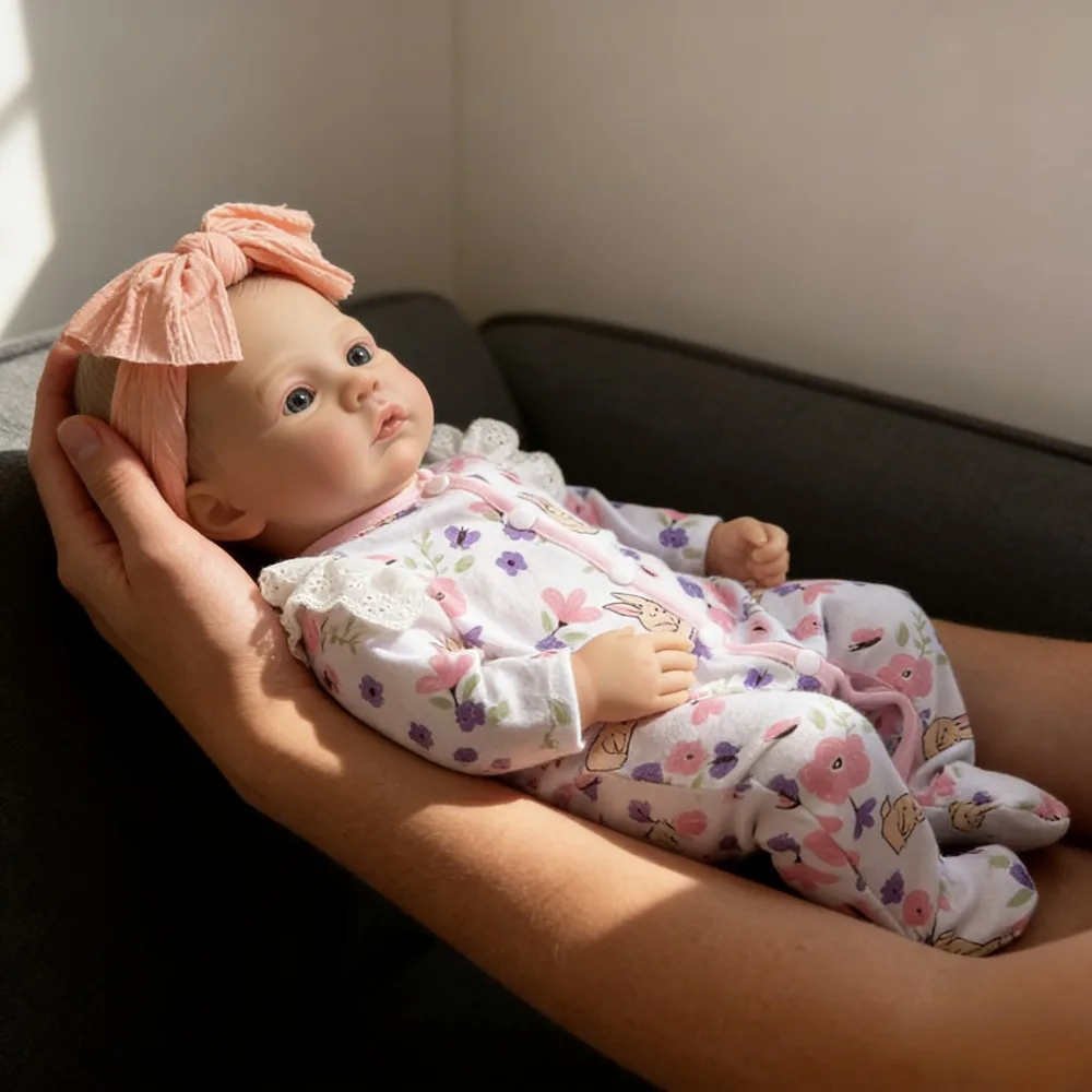 Bambola Reborn Meadow 45CM, 100% Fatta a Mano, Morbida al Tatto, Realistica, Neonato da Collezione, con Vene Visibili, Boneca Reborn