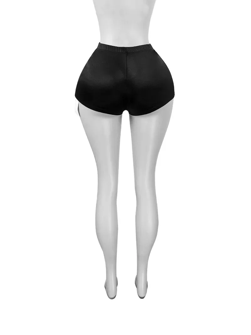 سراويل نسائية من الساتان الحريري الصلب موضة صيف 2025 سراويل ضيقة مثيرة بخصر مطاطي وأرداف خوخية ملابس نوادي سفلية ملابس خروج غير رسمية