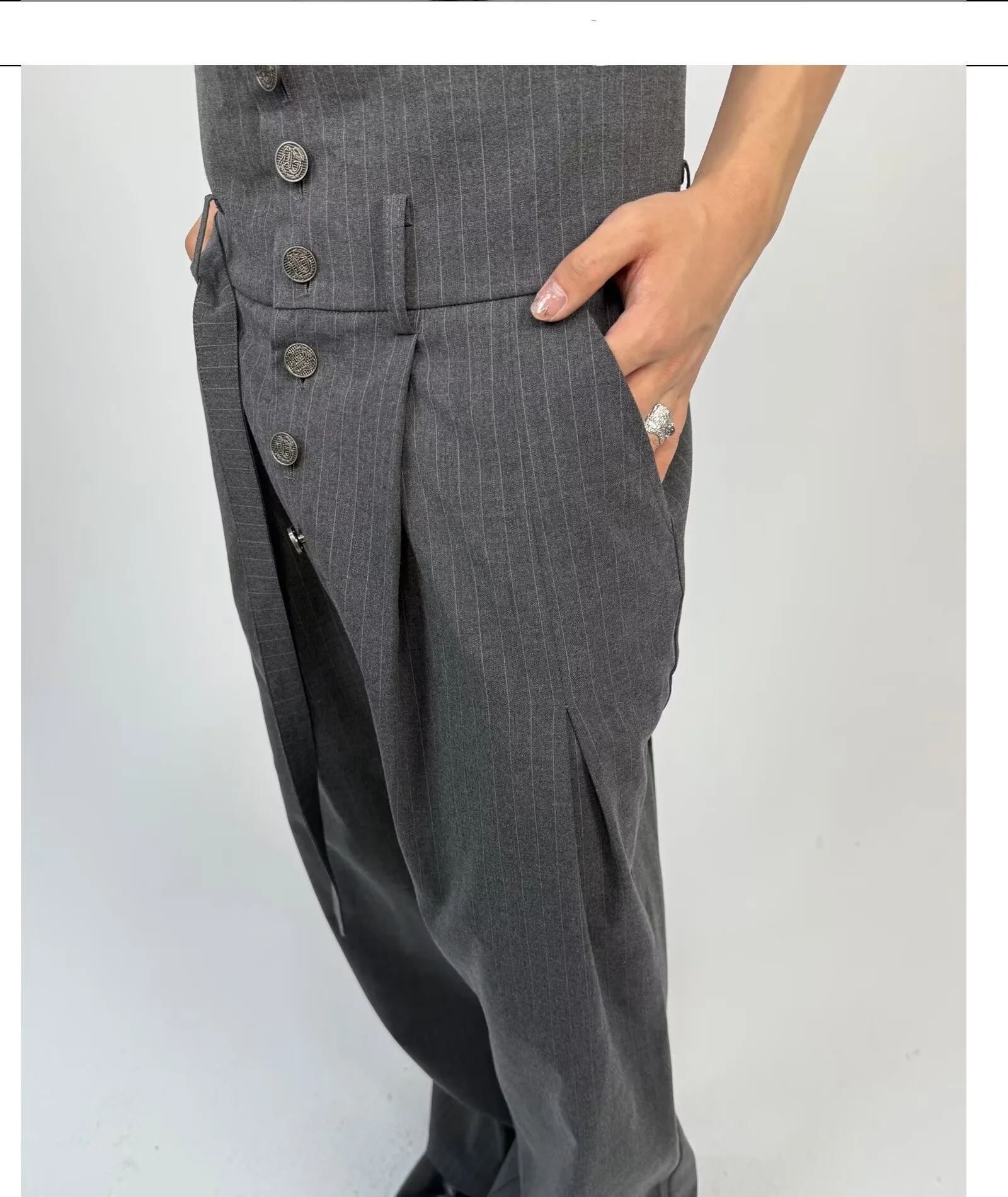 2026 Men's High-Waist Striped Pleated Pants Slight Flare Straight Leg Embroidery Large Pockets Flowing Sash for Spring/Autumn