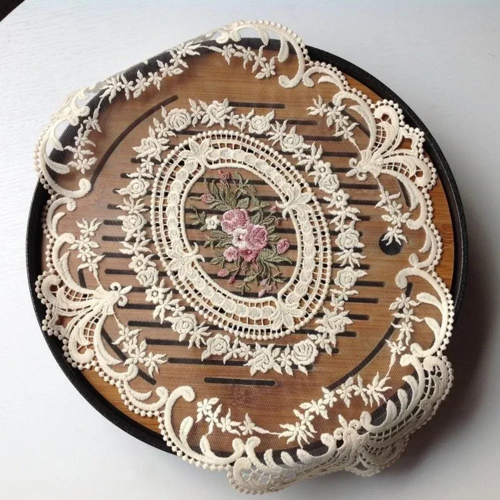 Europäische ovale Spitze bestickt Untersetzer Schlafzimmer Studie Küche Tasse Tischset Lebensmittel Obstteller Abdeckung Tuch Weihnachtsdekoration