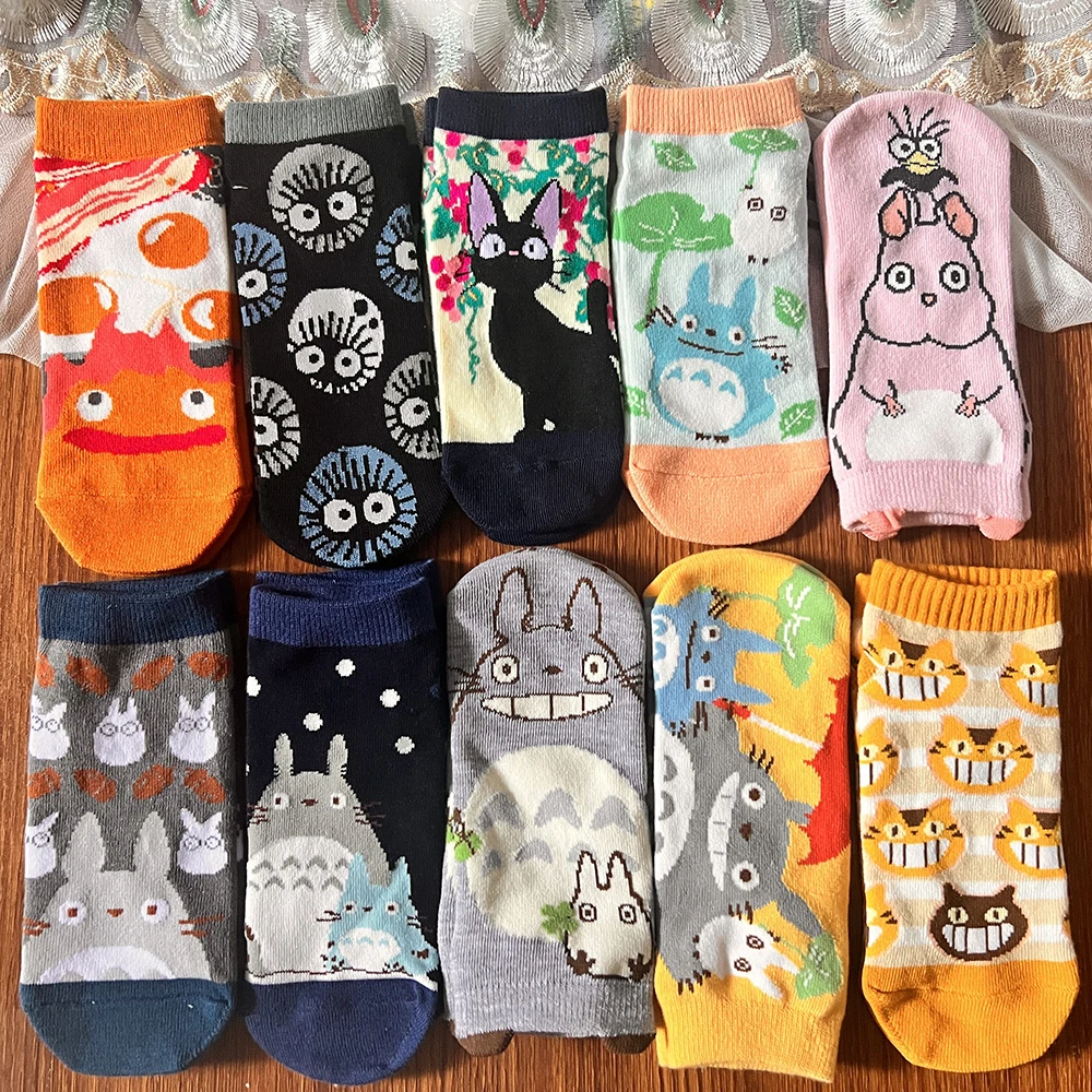 Anime Graue Katzensocken Kawii Jiji Kitten Casual Crew Socken Cartoon Howl Calcifer Kurze Sockenliebhaber Geburtstagsgeschenke für Frauen