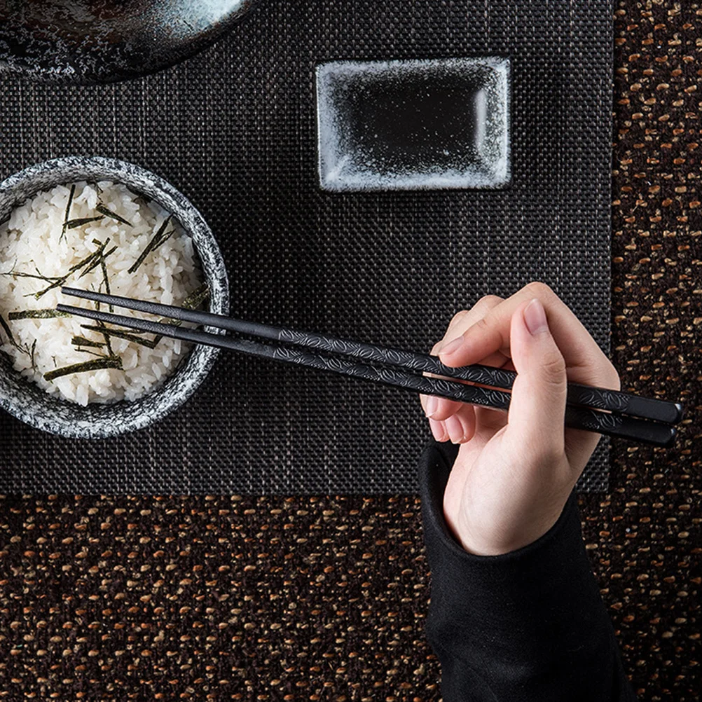 

2Pairs Non-Slip Pointed Chopsticks Gift Set Design Practical Carry Easily Pocket Dining Room Party Utensils