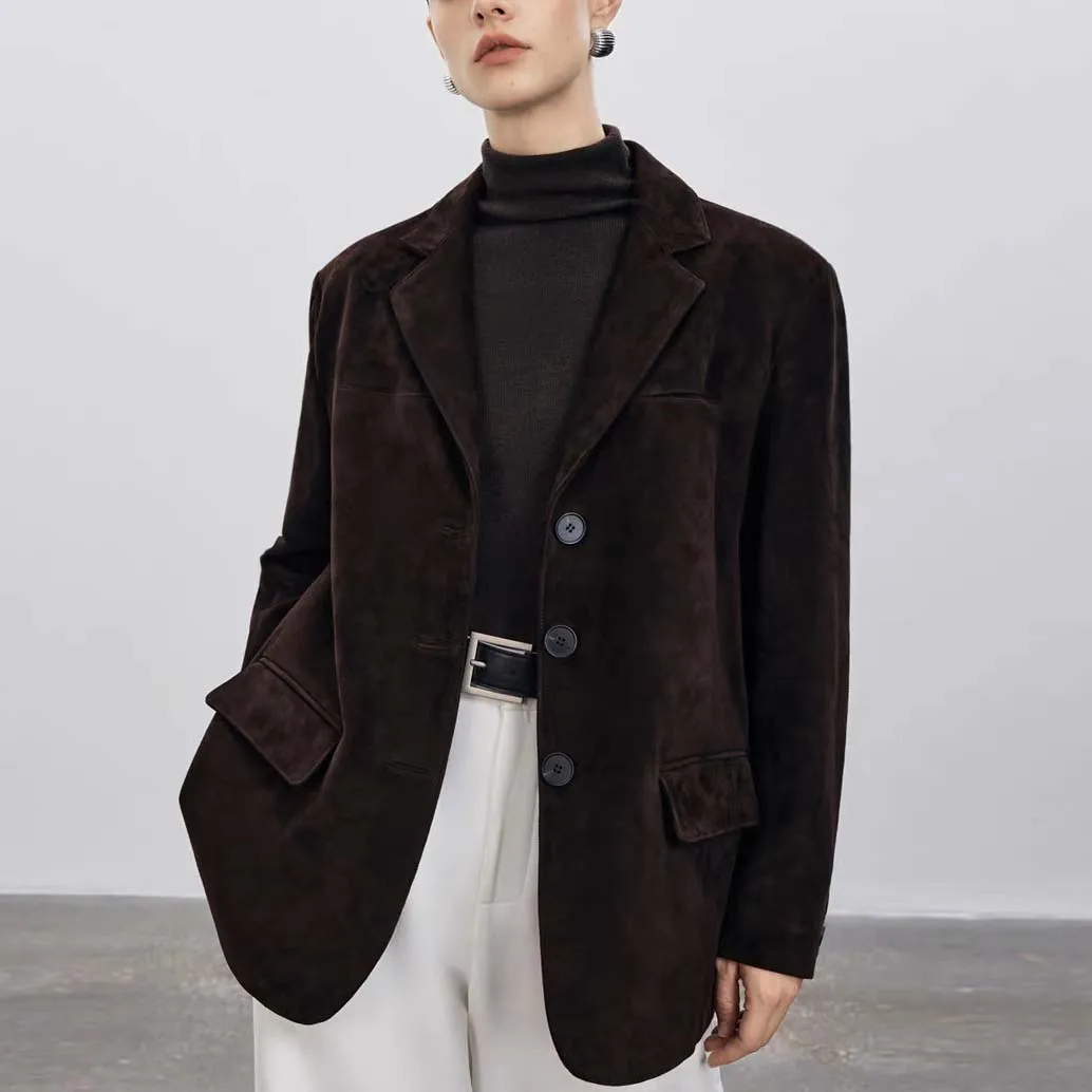 سترة كلاسيكية من جلد الغزال القهوة للنساء 2025 سترة جديدة عالية الإحساس فضفاضة كبيرة الحجم معطف نسائي غير رسمي ملابس الشارع