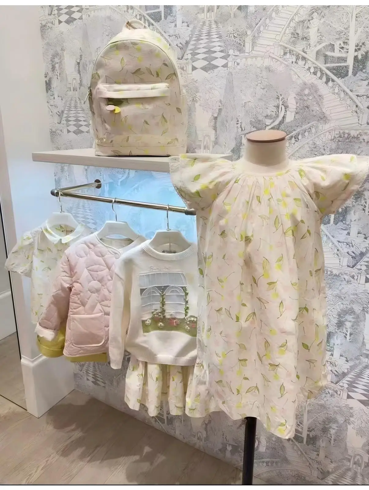 Girls' Dress 2026 Summer New White Fashionable Children's T-shirt Temperament Princess Skirt Cotton Printed Shirt Half Skirt Set