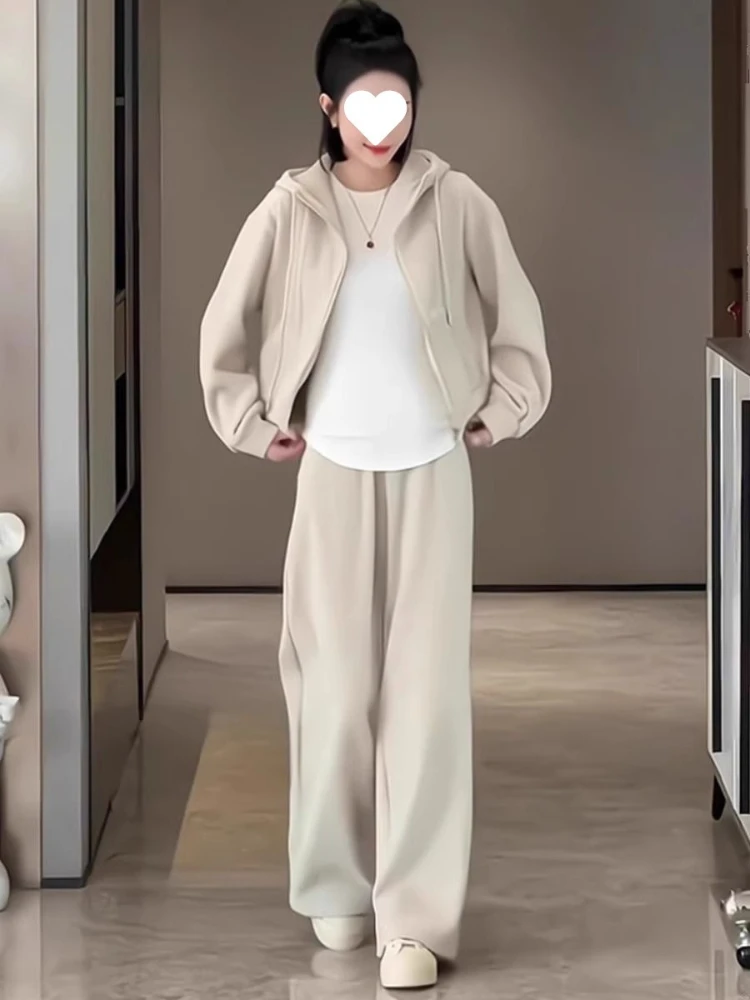 

A popular fashion sportswear set for women in autumn and a fleece and thickened wide-leg and a casual two-piece set for running