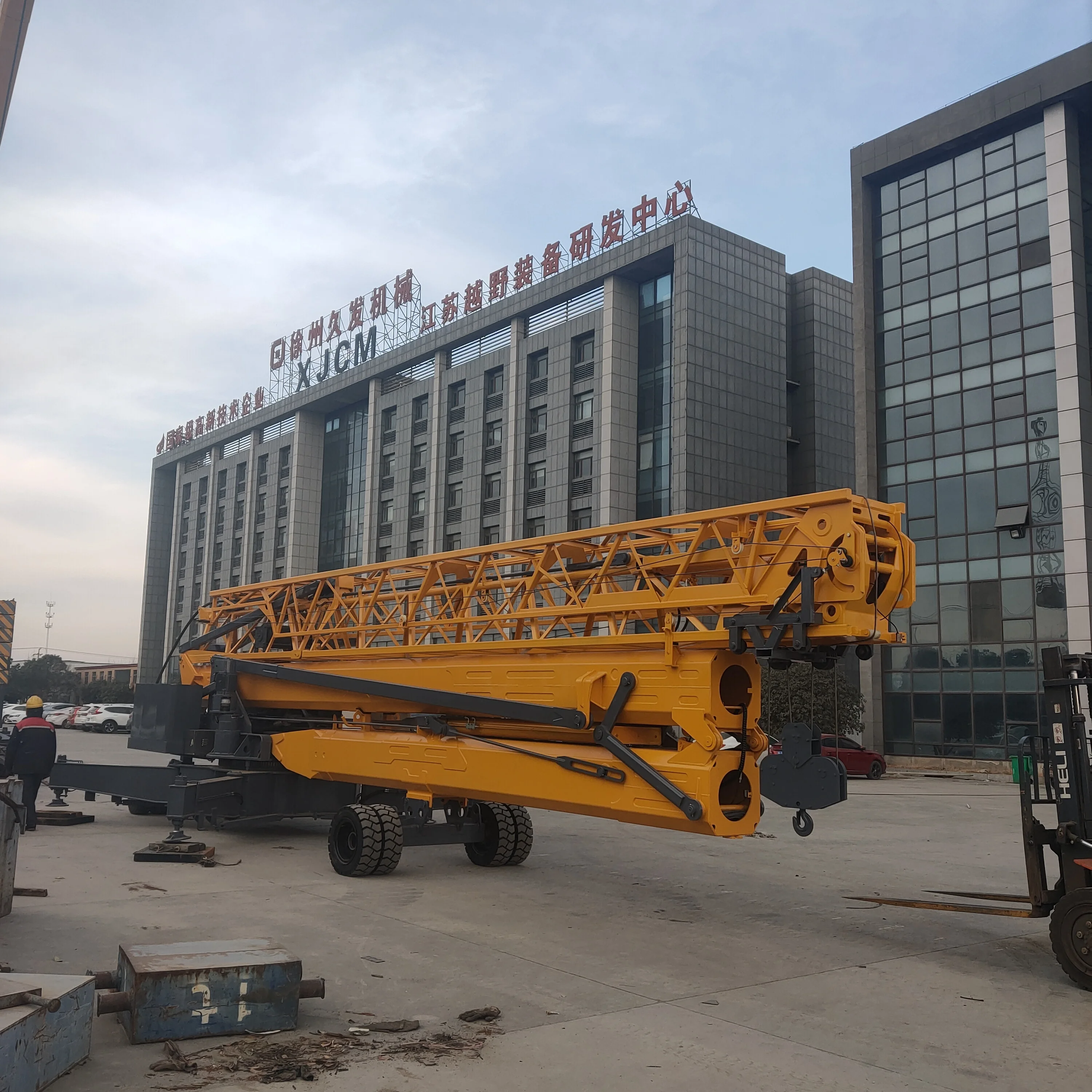 YG 4 Ton Small Self Erecting Mini Tower Crane For Sale Provided Jiufa Tower Crane Price Yellow Construction 4.2*4.2m