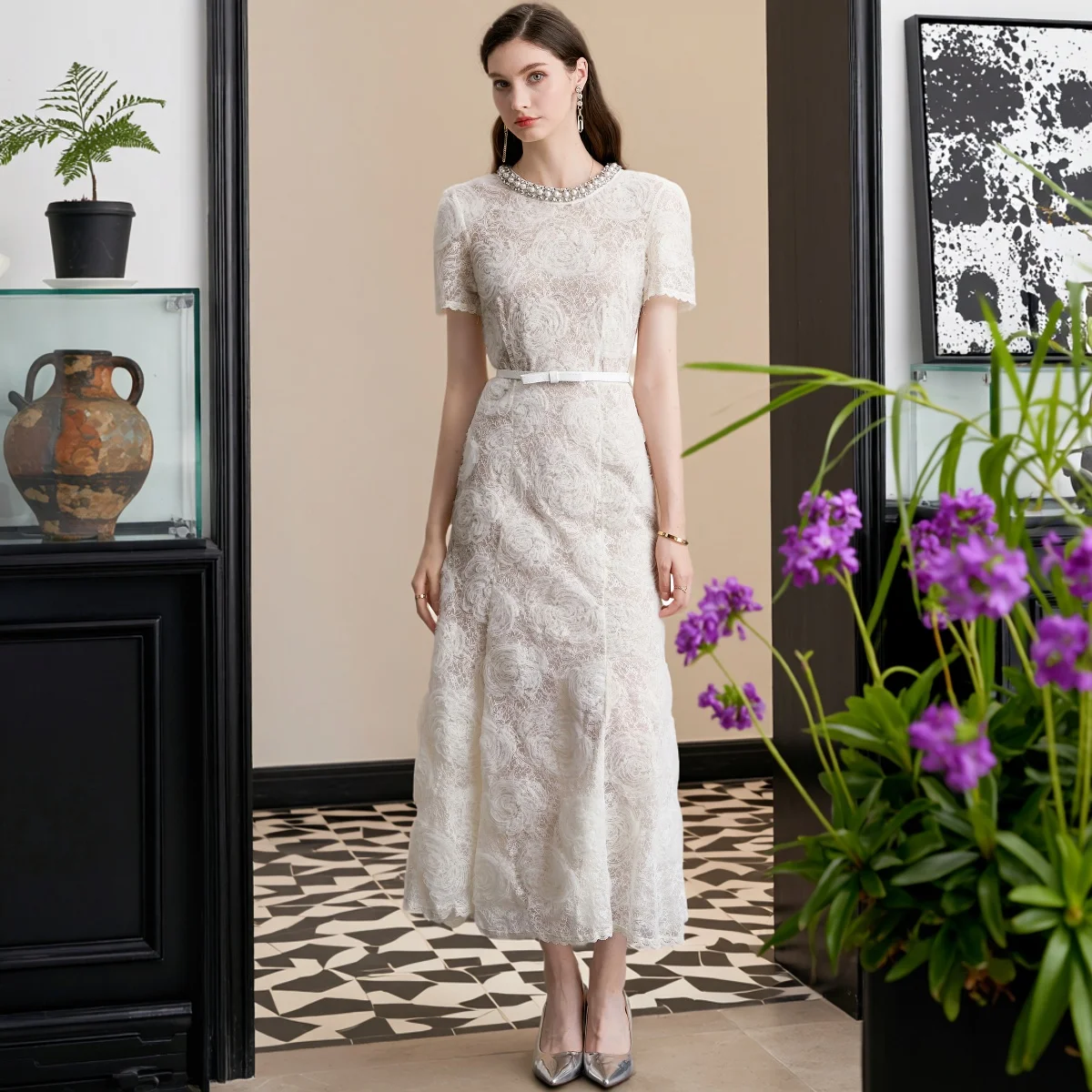 

Elegant White Lace Short Sleeve Dress with 3D Flowers for Women Diamond Embedded Black Dress Catwalk Show off Shoulder Design