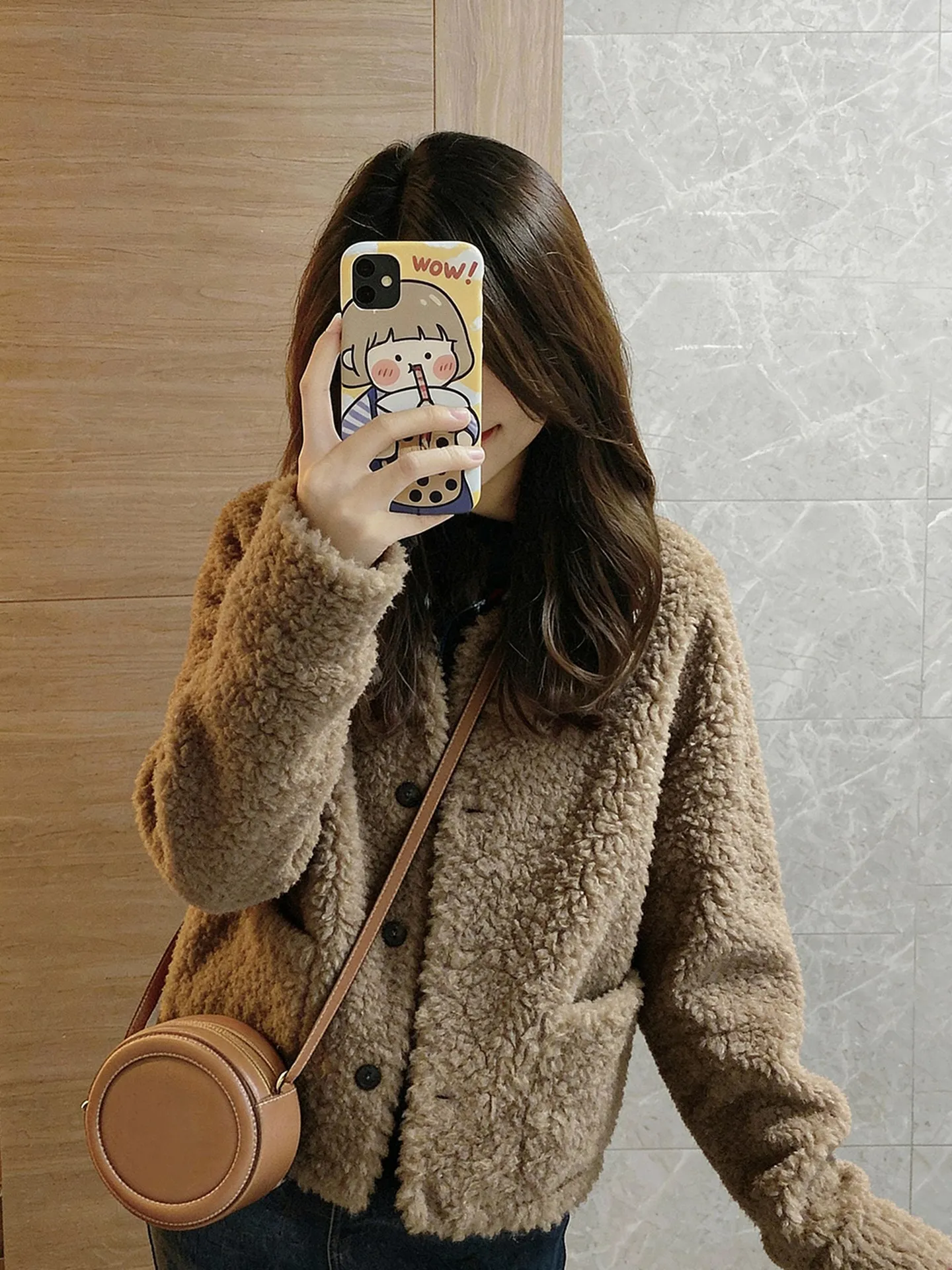 

Зимнее коричневое пальто из овечьей шерсти 2025 года для женщин: теплое, короткое, для повседневной носки, в корейском стиле, больших размеров, прямого кроя