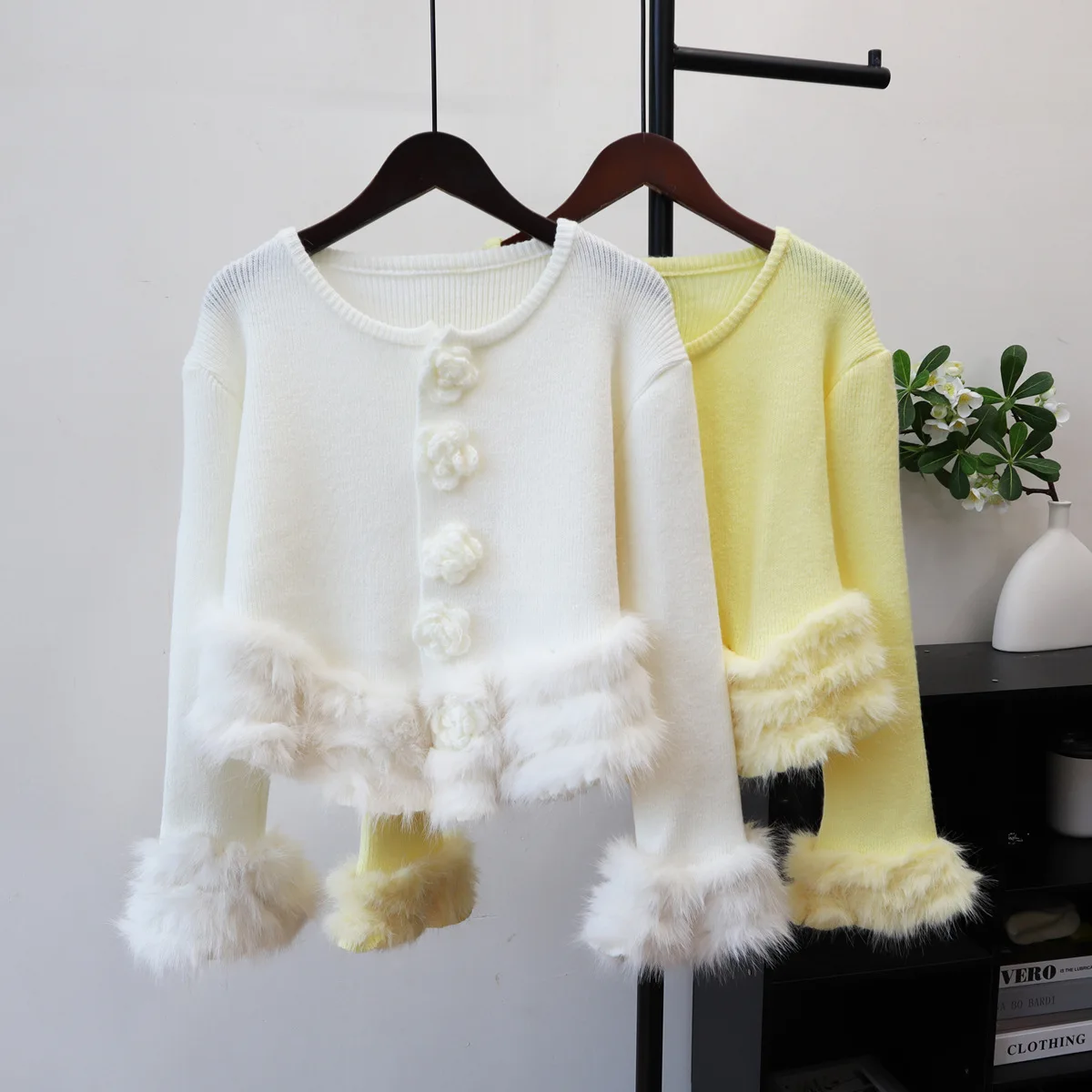 

2025 Autumn Winter New Spliced Three-dimensional Flower Sweater Jacket Sweet Short Style Knitted Cardigan for Women