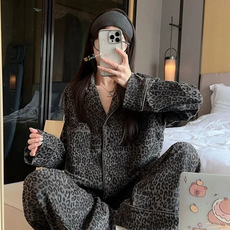 女性の寝間着韓国スタイル厚みのあるロングパジャマセット暖かいホーム服ヒョウ柄高級スタイル秋冬新着 1