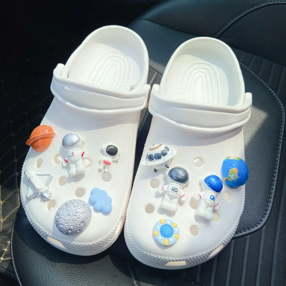 Neue Mode Cartoon Charms für Krokodile niedlichen Astronauten Schuhe Charms für Krokodile abnehmbare Schuh zubehör für Unisex kids Geschenk