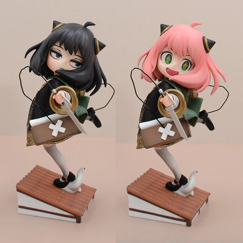 

Anime Spy Playing House Ania Cos Attacking Giant Army Commander Figurine Sculpture with Interchangeable Head Model Ornament
