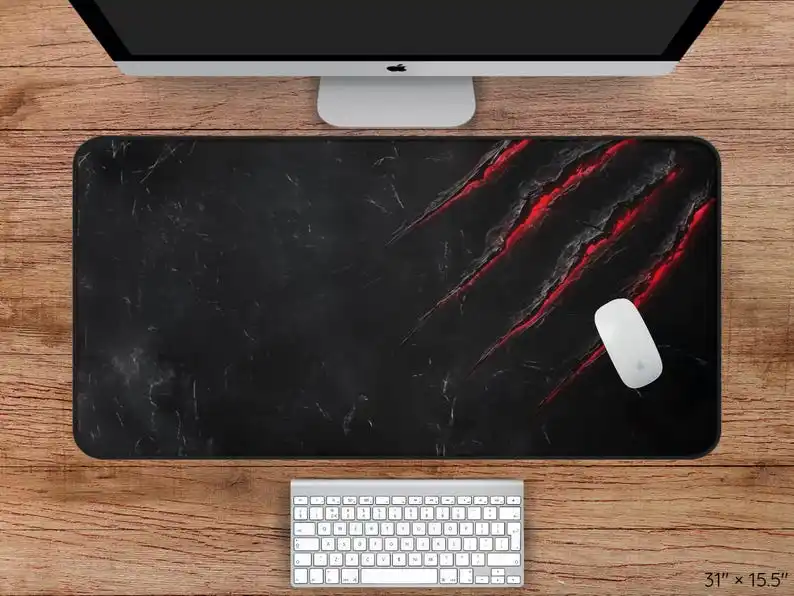 Cool tapis de bureau de jeu rouge et noir, tapis de souris antidérapant et imperméable, joli protecteur de bureau, un cadeau parfait pour les amis.