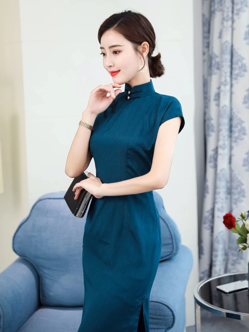 

Daily Worn Improved Long Sle Siheyuan Costume with Sves Pure Color Republic of China Blue Floral Patterned Silk Qipao