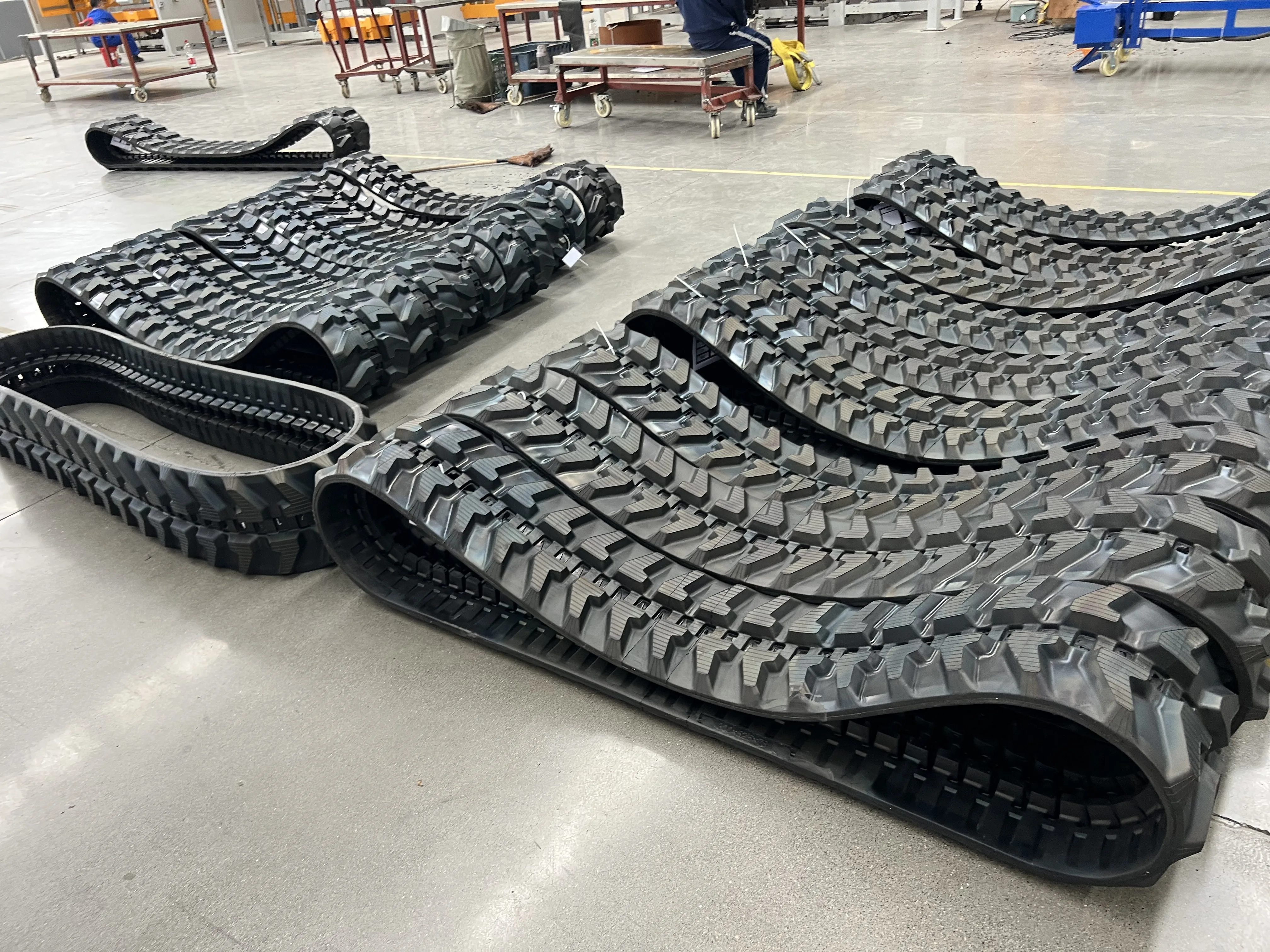 حفارة الثلج بعجلات روبوت جزازة العشب المطاطية