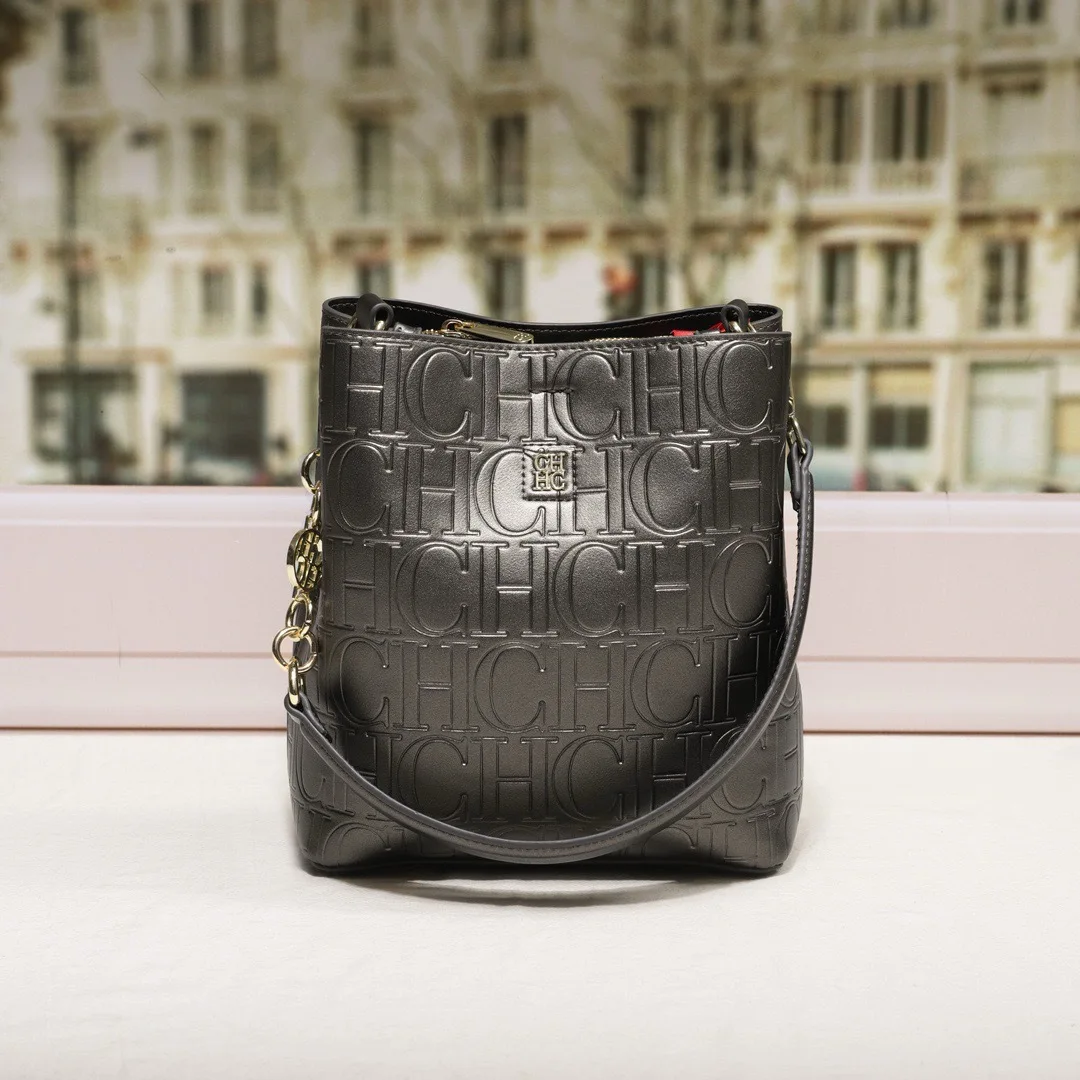 

CH Solid Color Minimalist Classic Style Women's Shoulder Bag Large Capacity Letter Design Daily Commute Tote Bag