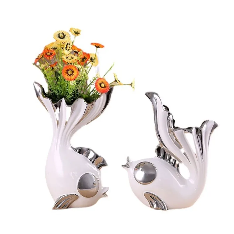 

Creative home decoration, kiss fish, wine cabinet craft home decoration