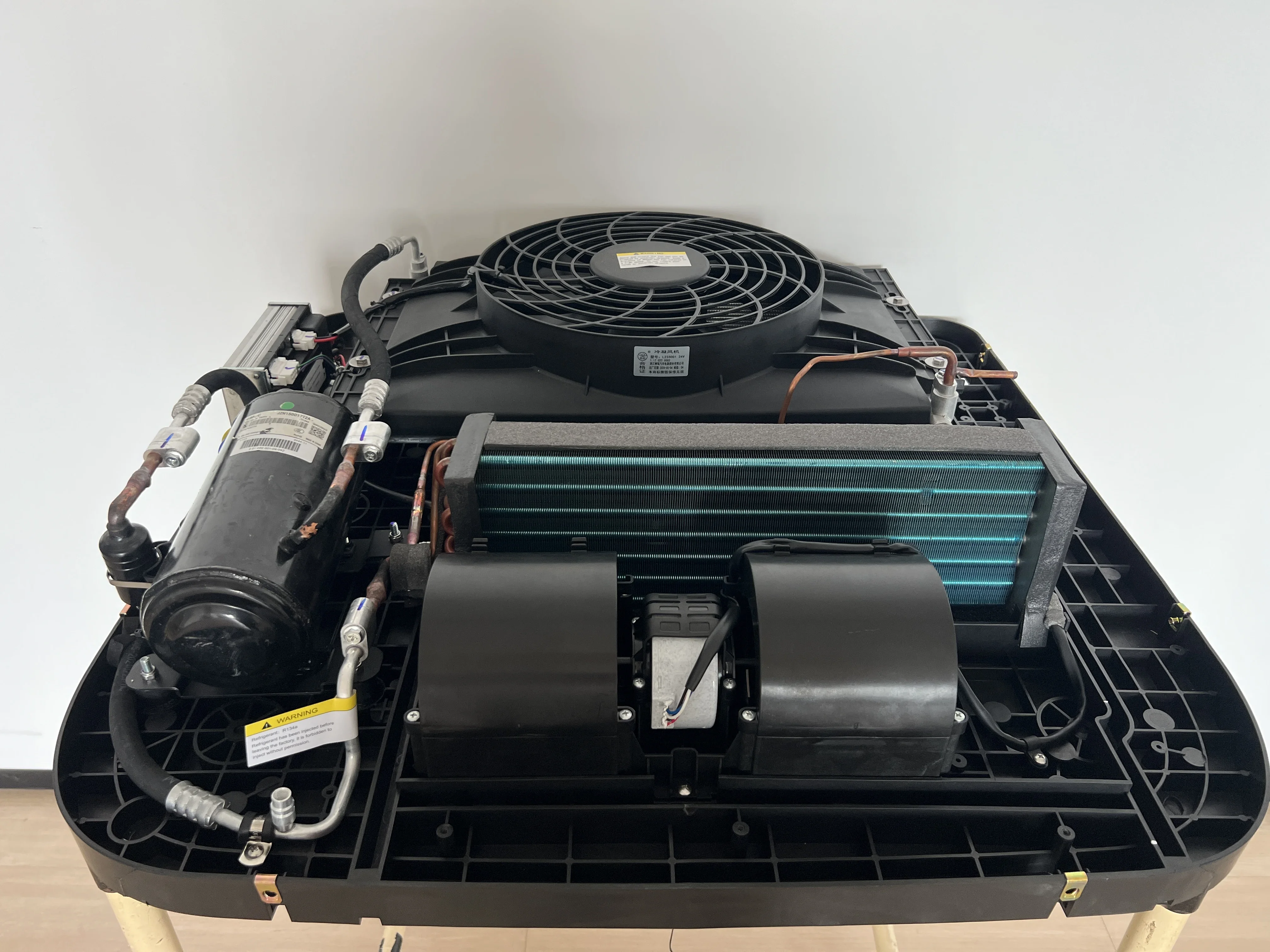 New 12V RV Roof Air Conditioning Parking Cooling Device Electrical Air Conditioning for Cars and Buses RV Bus Air Conditioning
