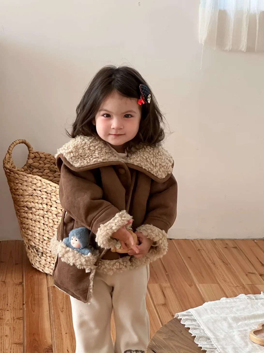 معطف شتوي جديد للأطفال لعام 2025 بأكمام طويلة من القطيفة للفتيات الرضع بالإضافة إلى سترة مخملية سميكة غير رسمية + حقيبة معطف طفل صغير دافئ بطية صدر السترة #5