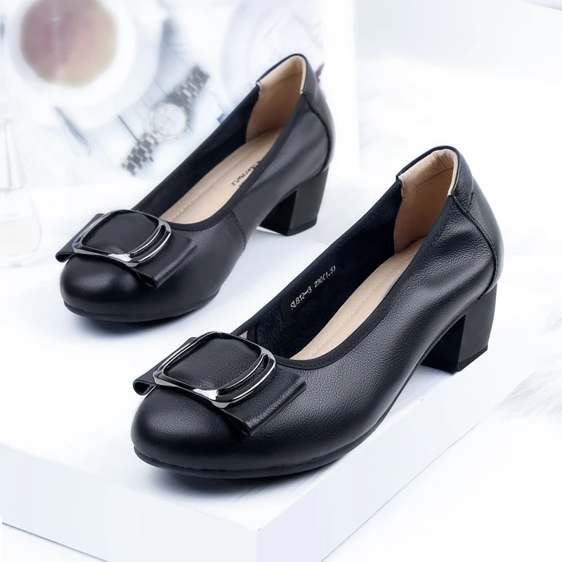 Middle Aged Women's Leather Soft Sole Comfortable Middle Heel Shallow Mouth Single Shoes Casual Large Size Four Season Shoes