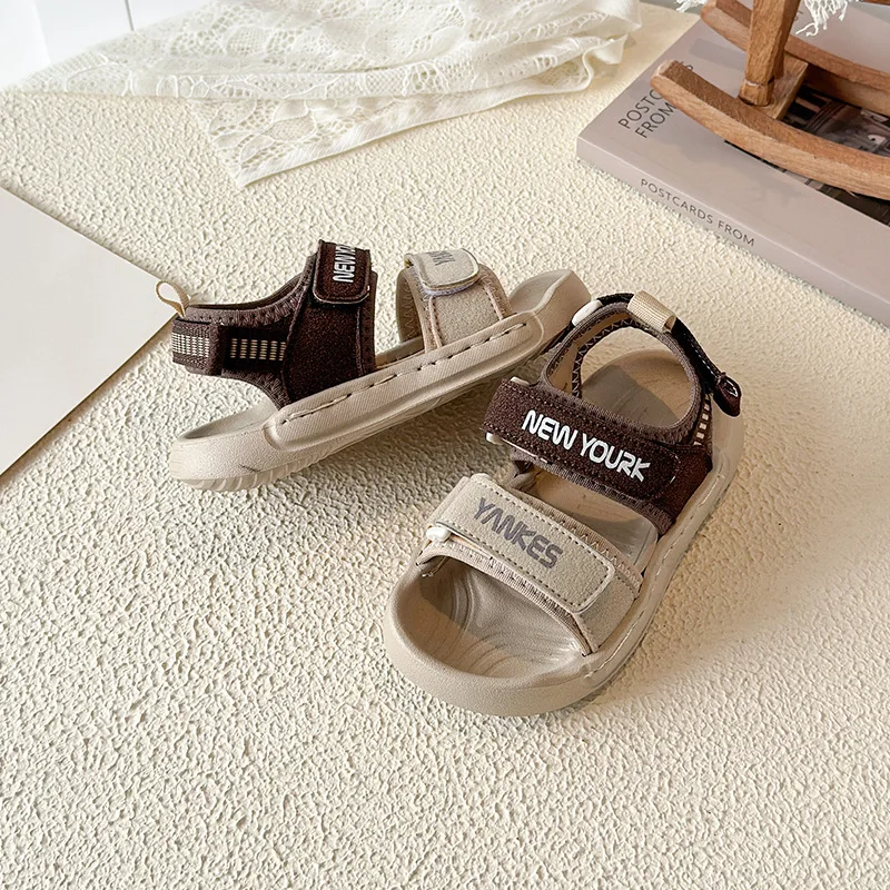 Fashion Girls' Shoes 2026 Summer New Kids Sandals Comfort Anti Slip Boys' Beach Shoes Retro Versatile Girls' Sports Sandals