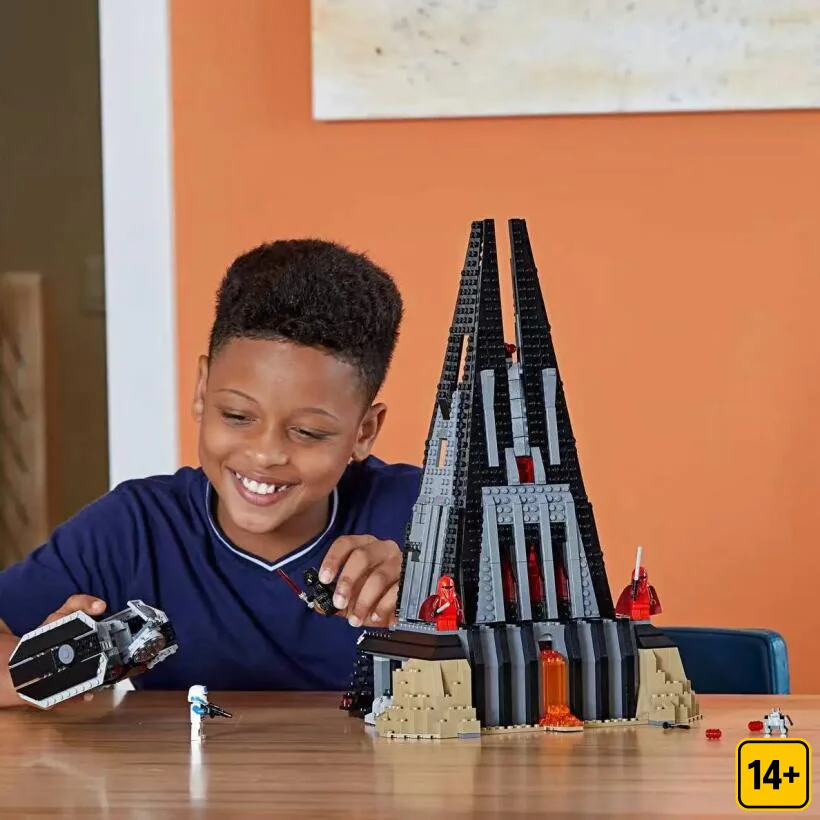 2026 In stock Hot Toys NEW 1060PCS Darth Vader's Castle Building Blocks Classic Scene Ornament Exquisite Birthday Gifts view 2