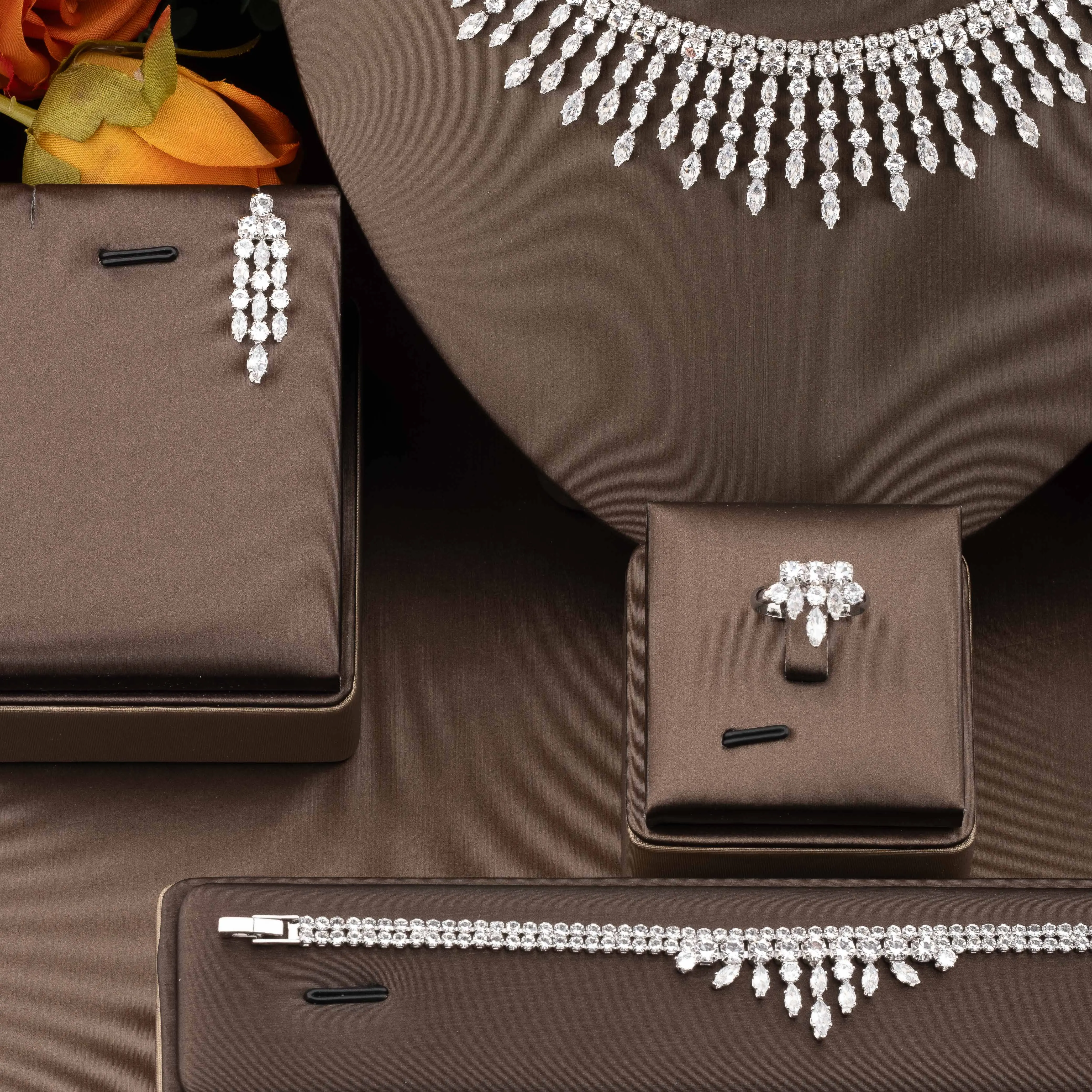 1 set of high-quality, luxurious and elegant jewelry set with sparkling cubic zirconia in a bouquet design, suitable for women to wear at parties and banquets. Gift box not included