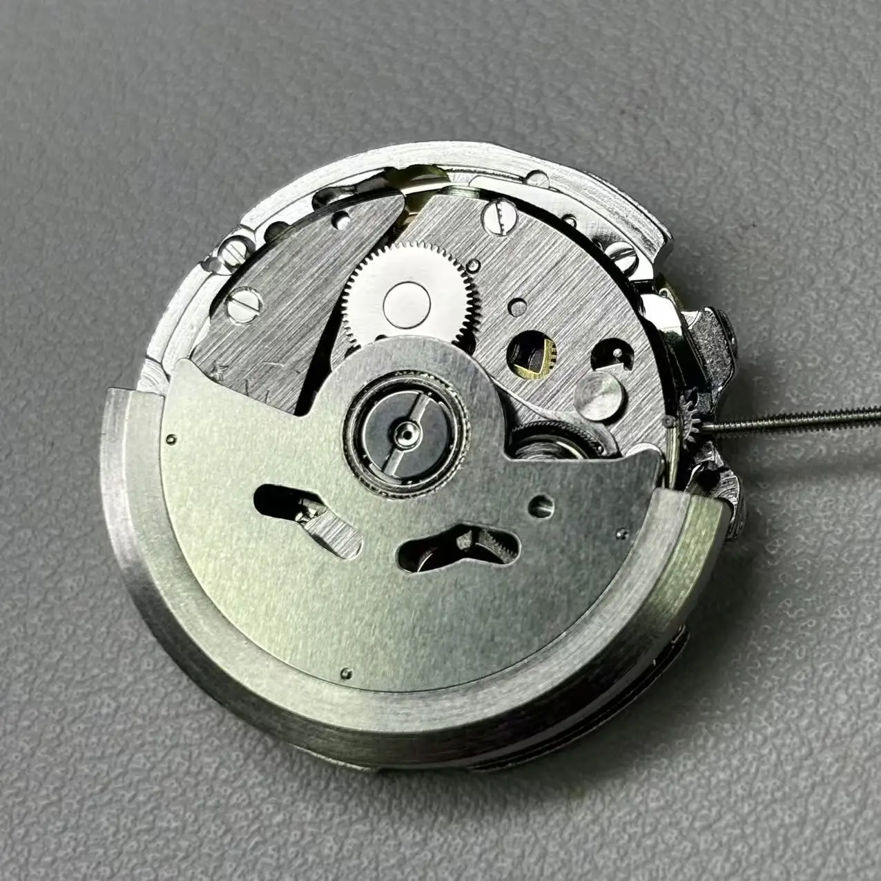 الصين NH35 تاريخ الحركة عند الساعة 3 التقويم يمكن أن يحل محل حركة NH35 اليابانية عالية الدقة الميكانيكية التلقائية NH35 #4