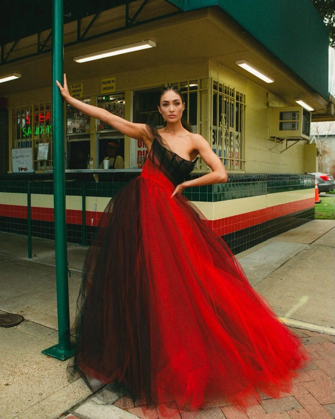 Unique Black & Red Mesh Prom Gowns Mix Colors One Shoulder A Line Formal Party Dresses Long Puffy Tulle Party Gowns Customize