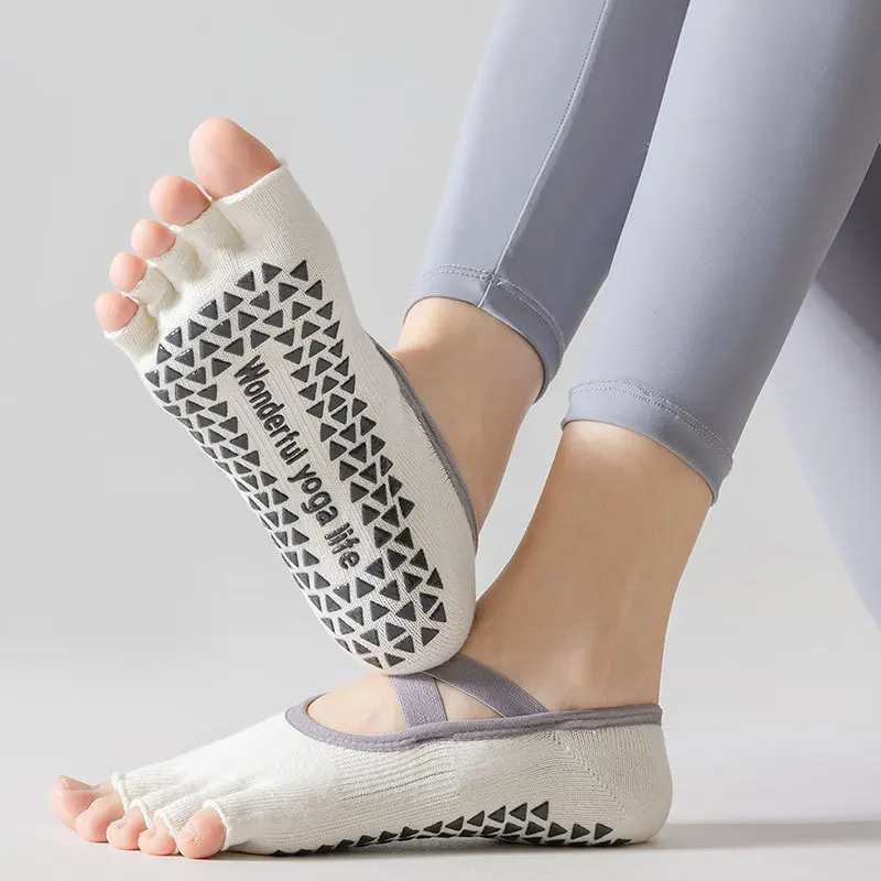 Calcetines de Yoga sin dedos, calcetines deportivos de baile de algodón con vendaje transpirable y espalda descubierta, calcetines profesionales antideslizantes de silicona para Pilates con cinco dedos