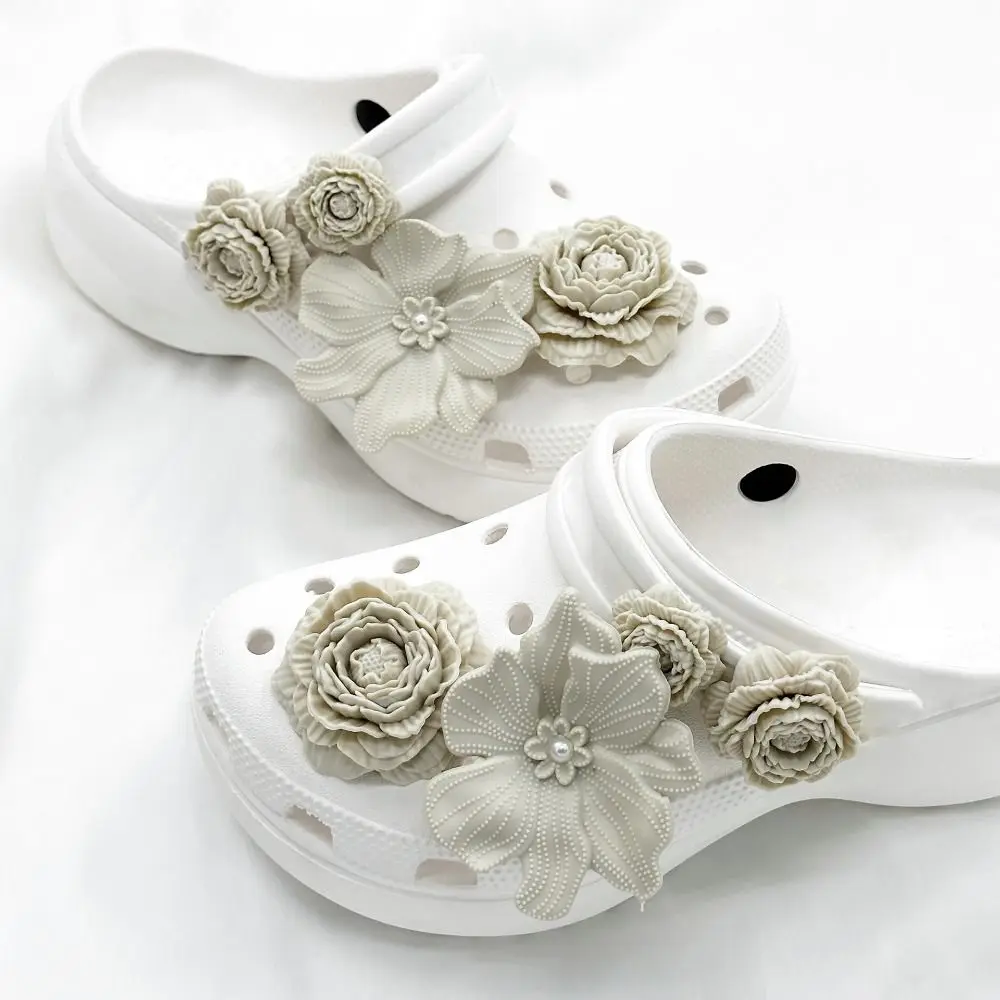 8Pcs Reusable 3D Flower Beach Shoe Charms Clip Buckle Detachable Shoe Decorations DIY Perforated Shoes Accessories Beach Shoes