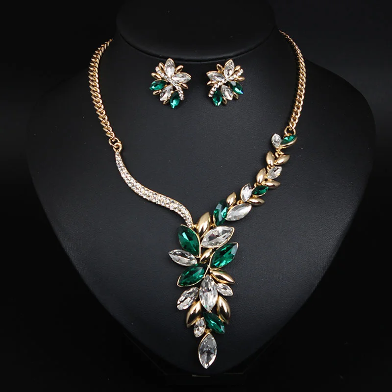 

New minimalist rhinestone gemstone necklace and earrings set - perfect for formal wear and fashionable accessories.