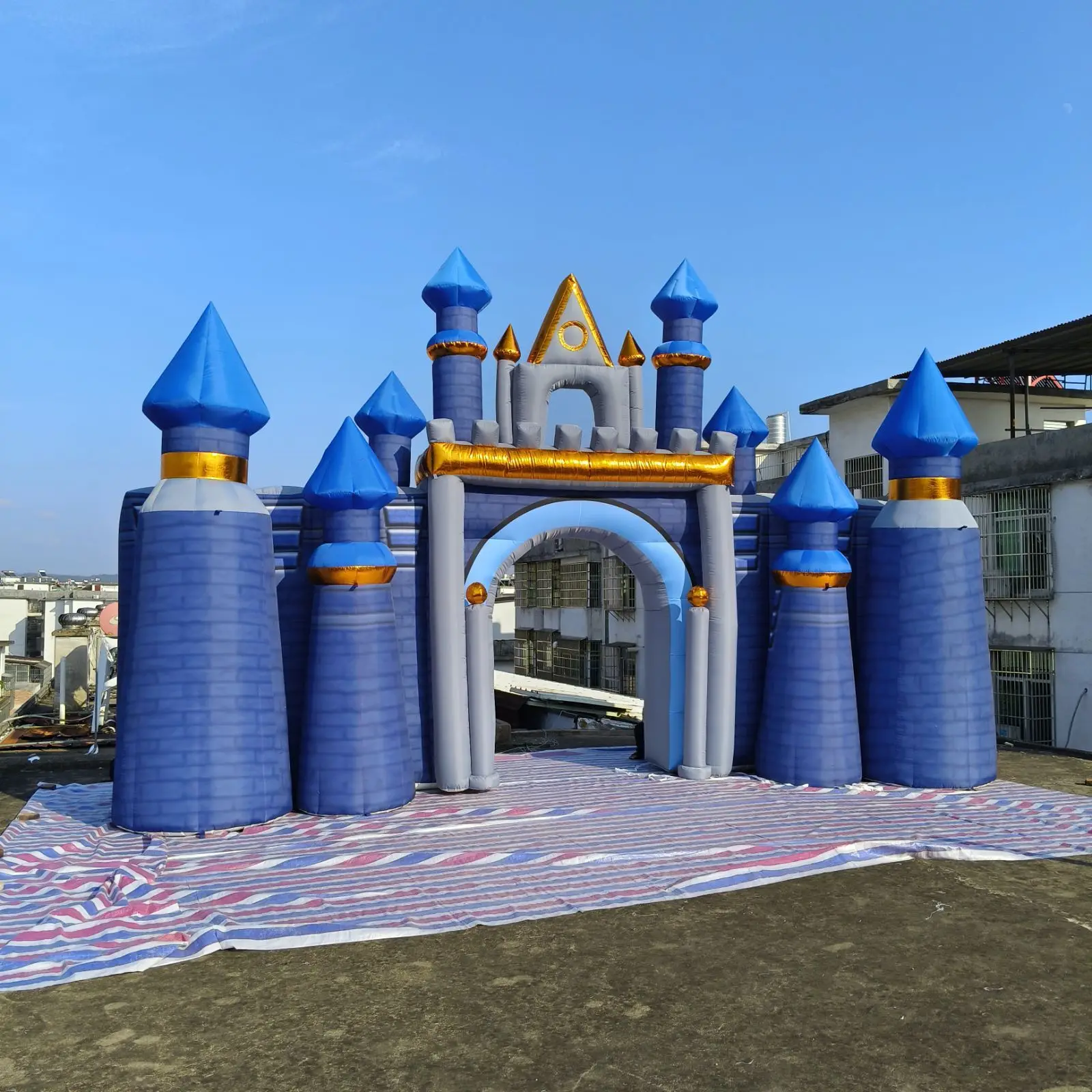 Giant Inflatable Castle Arch with Columnar Spires, Perfect for Outdoor Parties, Events, Advertising, and Amusement Decoration