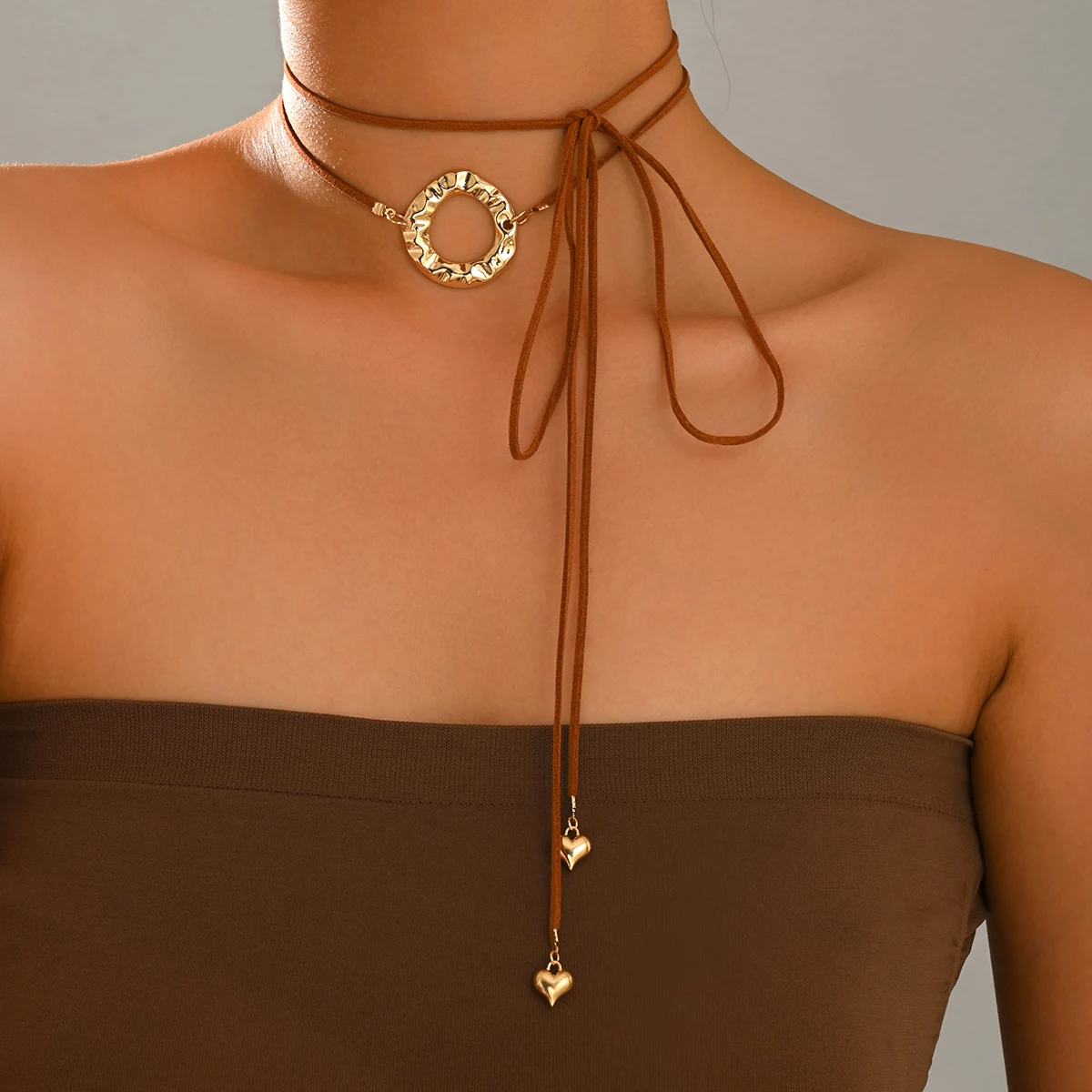 Women Brown Suede Fabric Choker Necklace Hammered Gold Circle Pendant With Heart Charms Adjustable Tie Boho Trend Jewelry Gift